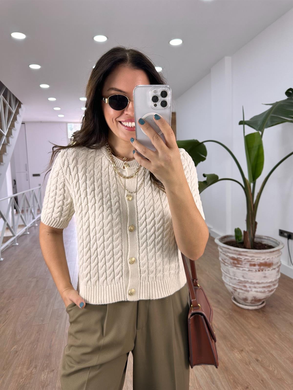 Gold Düğmeli Örgü Desenli Hırka - Ekru