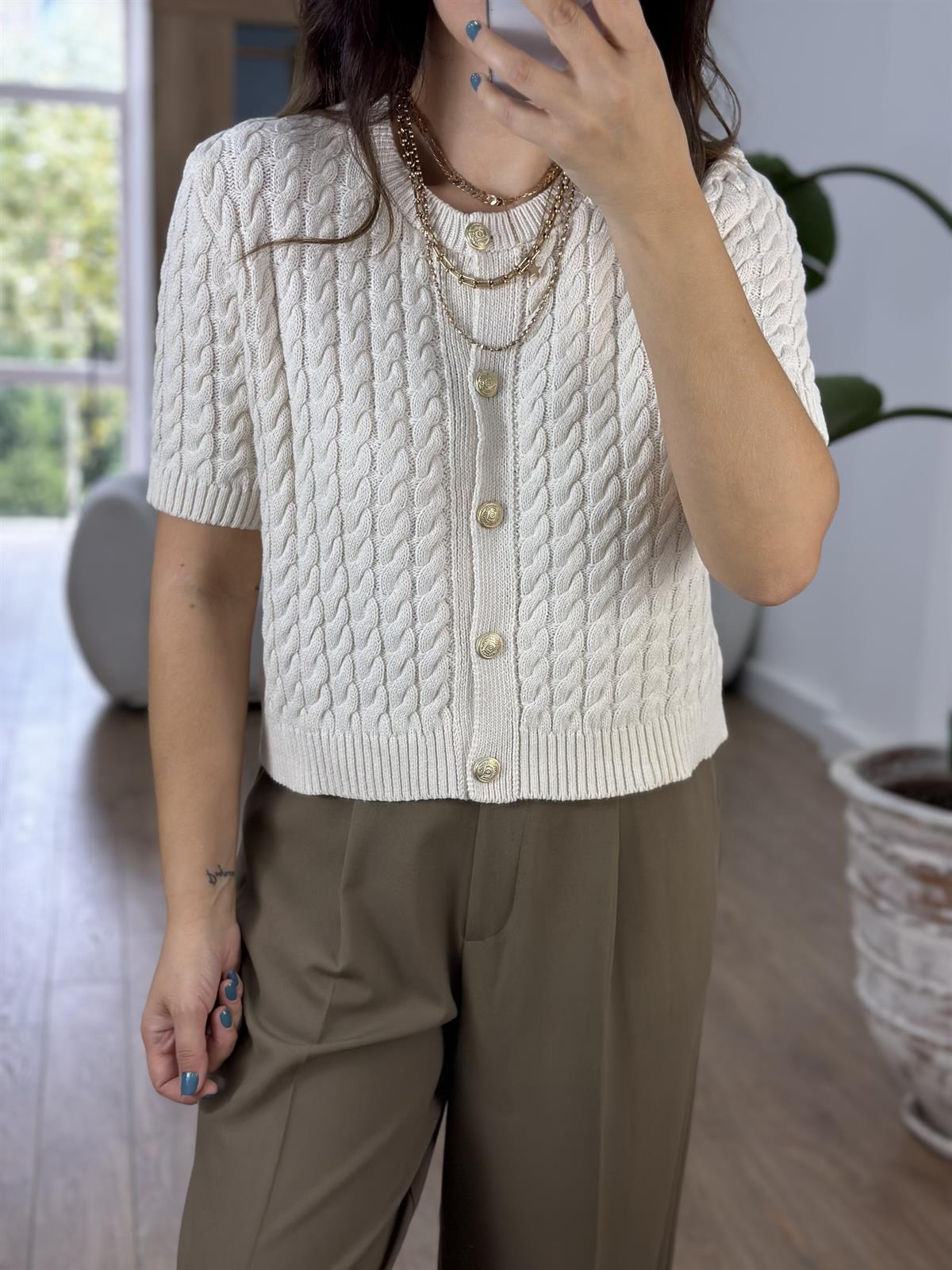 Gold Düğmeli Örgü Desenli Hırka - Ekru