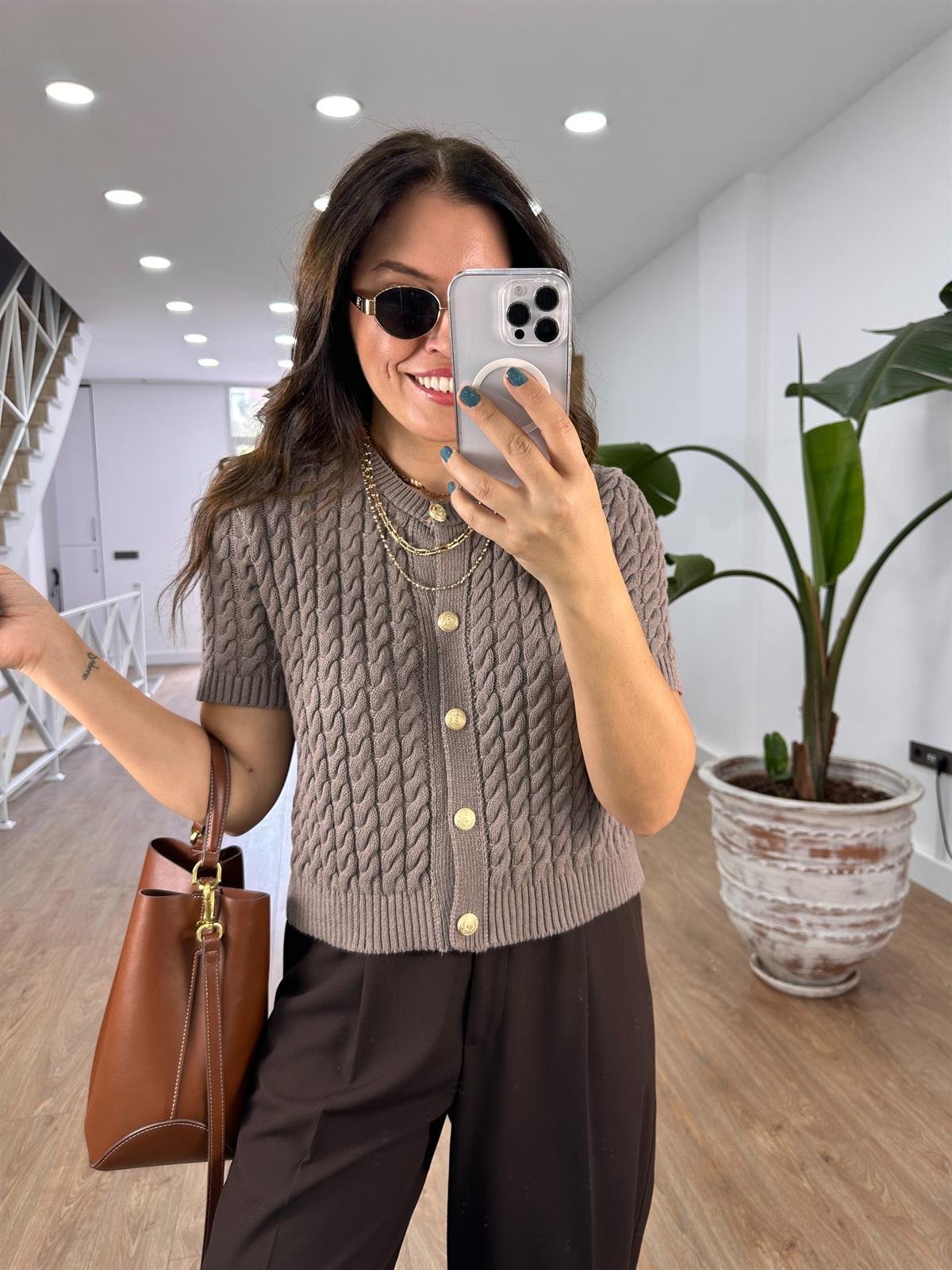 Gold Düğmeli Örgü Desenli Hırka - Vizon