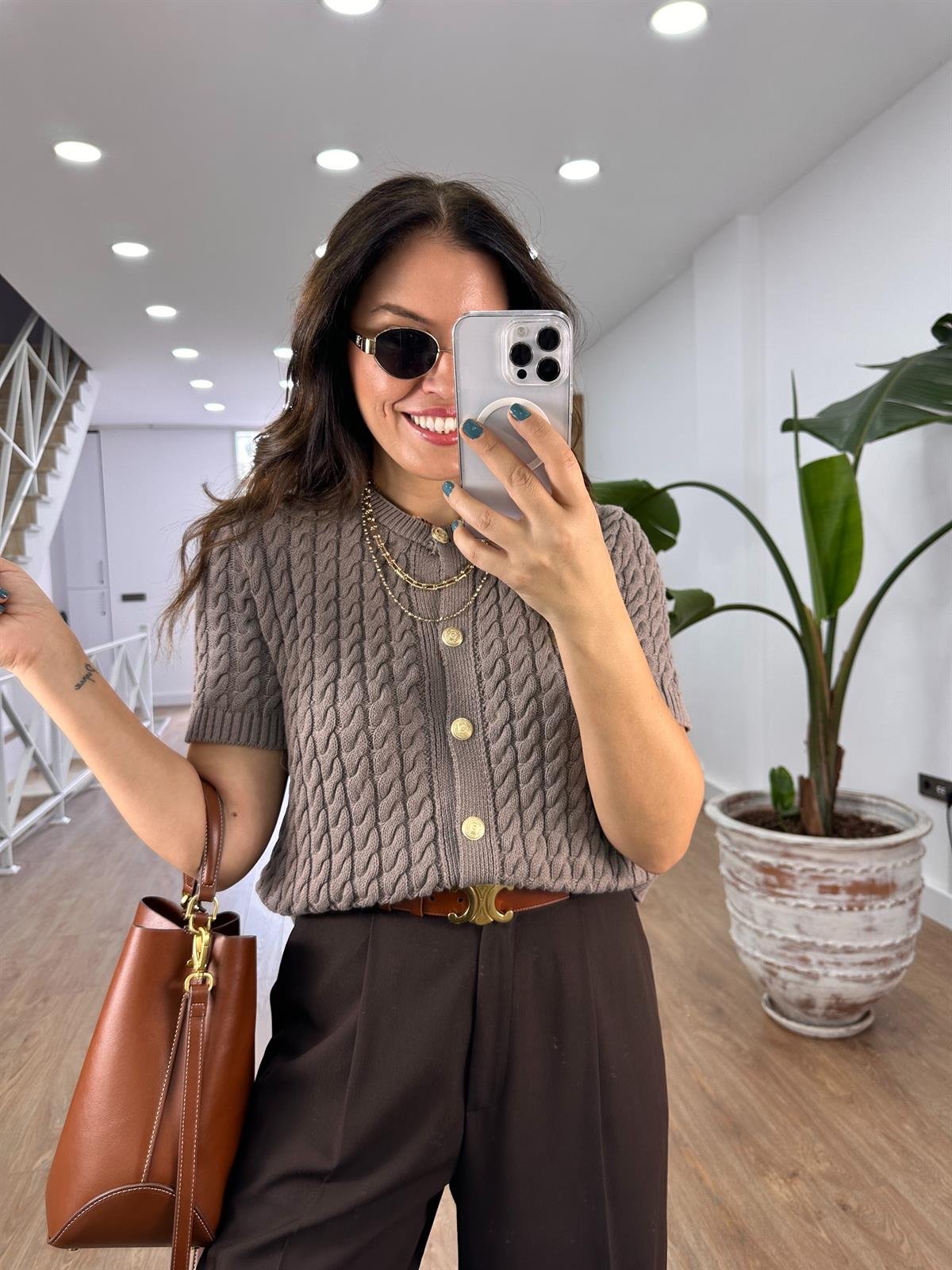 Gold Düğmeli Örgü Desenli Hırka - Vizon