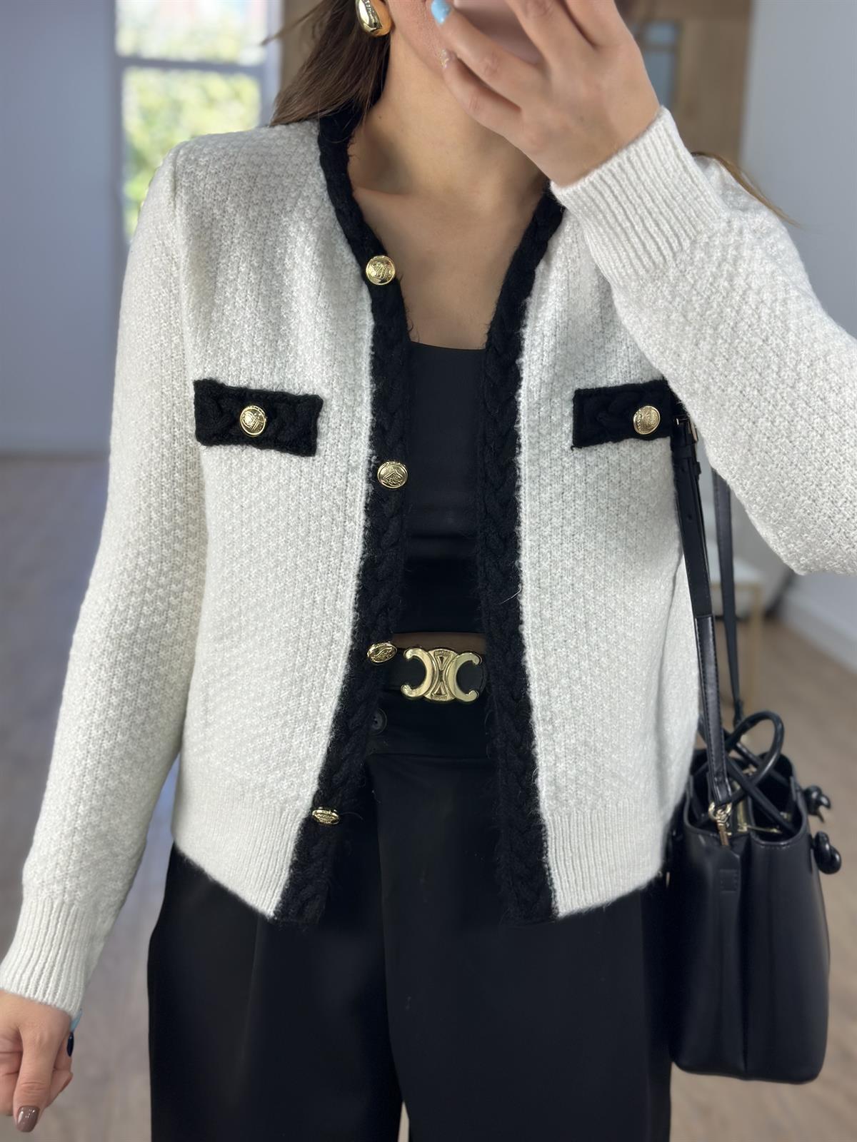 Gold Düğmeli Örgü Detaylı Ekru Hırka