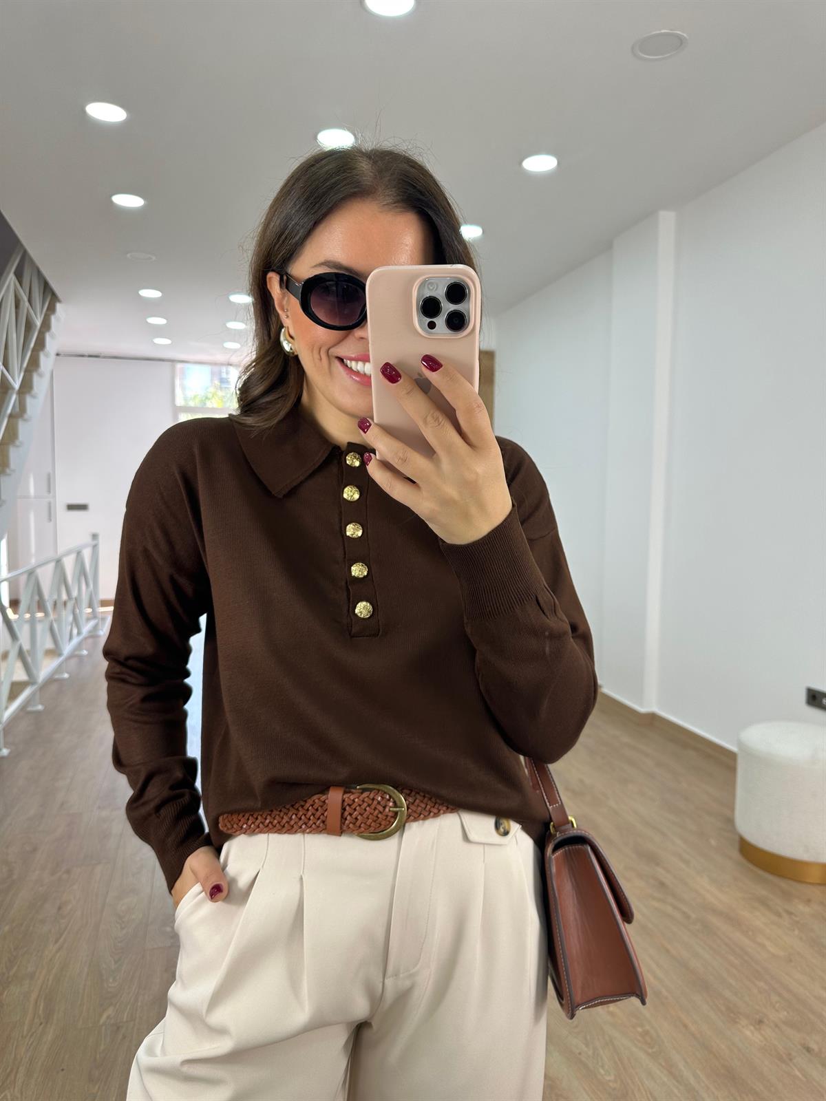 Gold Düğmeli Polo Yaka Triko-Kahverengi