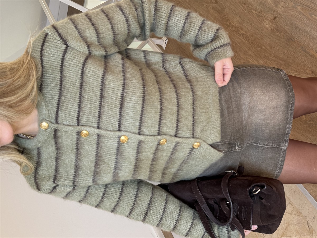 Gold Düğmeli Şardonlu İnce Çizgili Hırka 