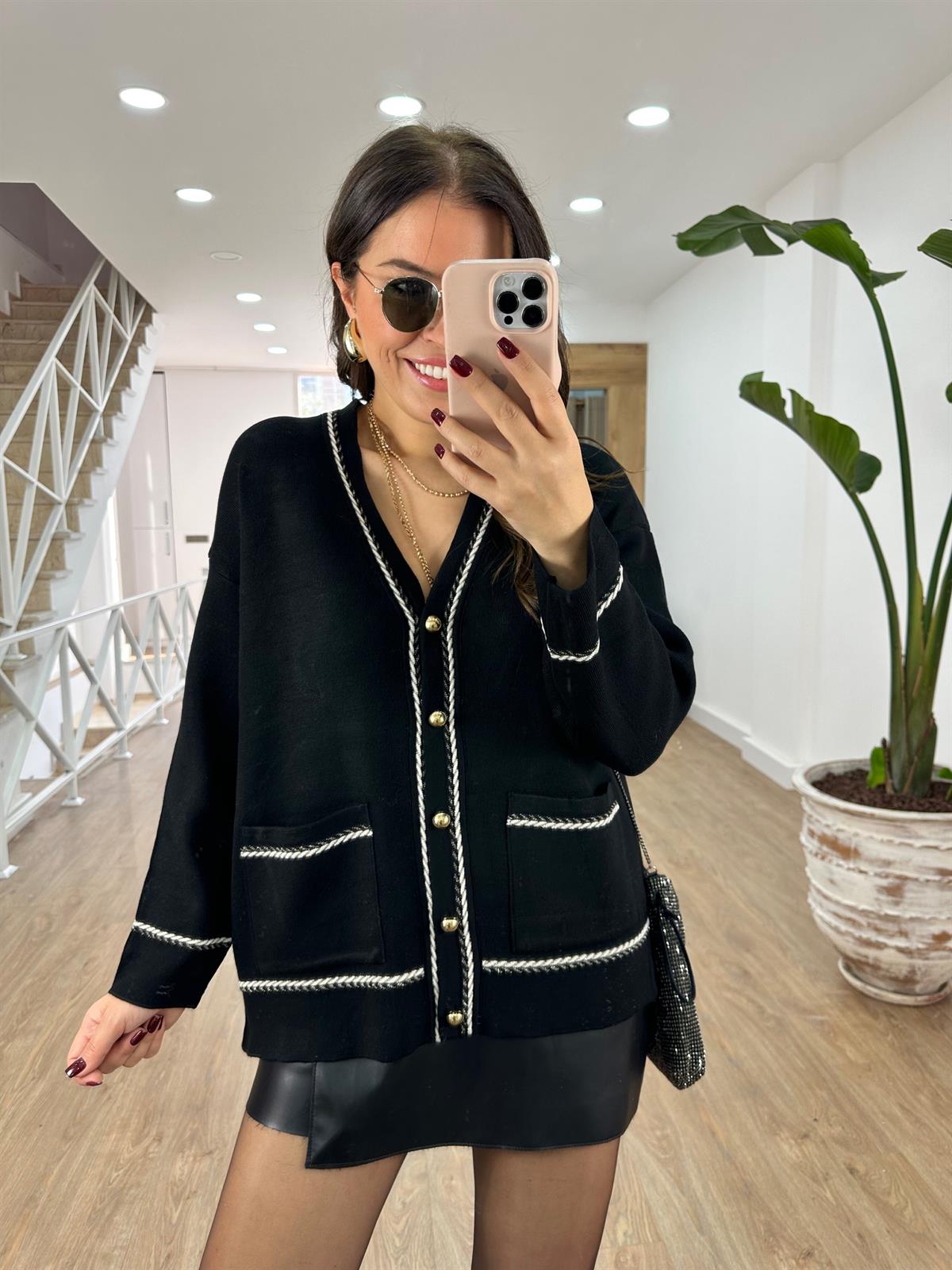 Gold Düğmeli Sim Detaylı Uzun Hırka-Siyah