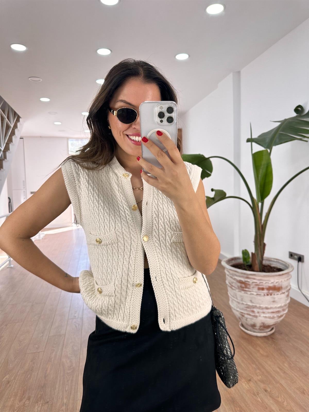 Gold Düğmeli Süs Cepli Triko Yelek