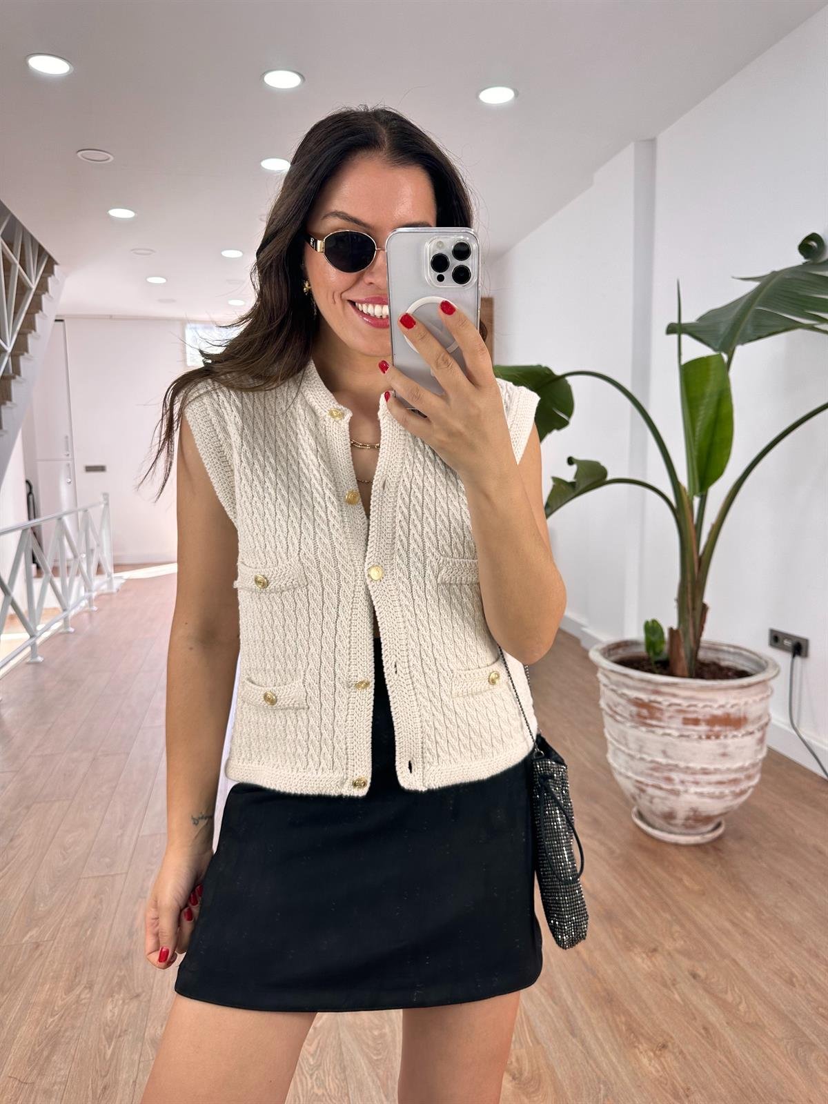 Gold Düğmeli Süs Cepli Triko Yelek