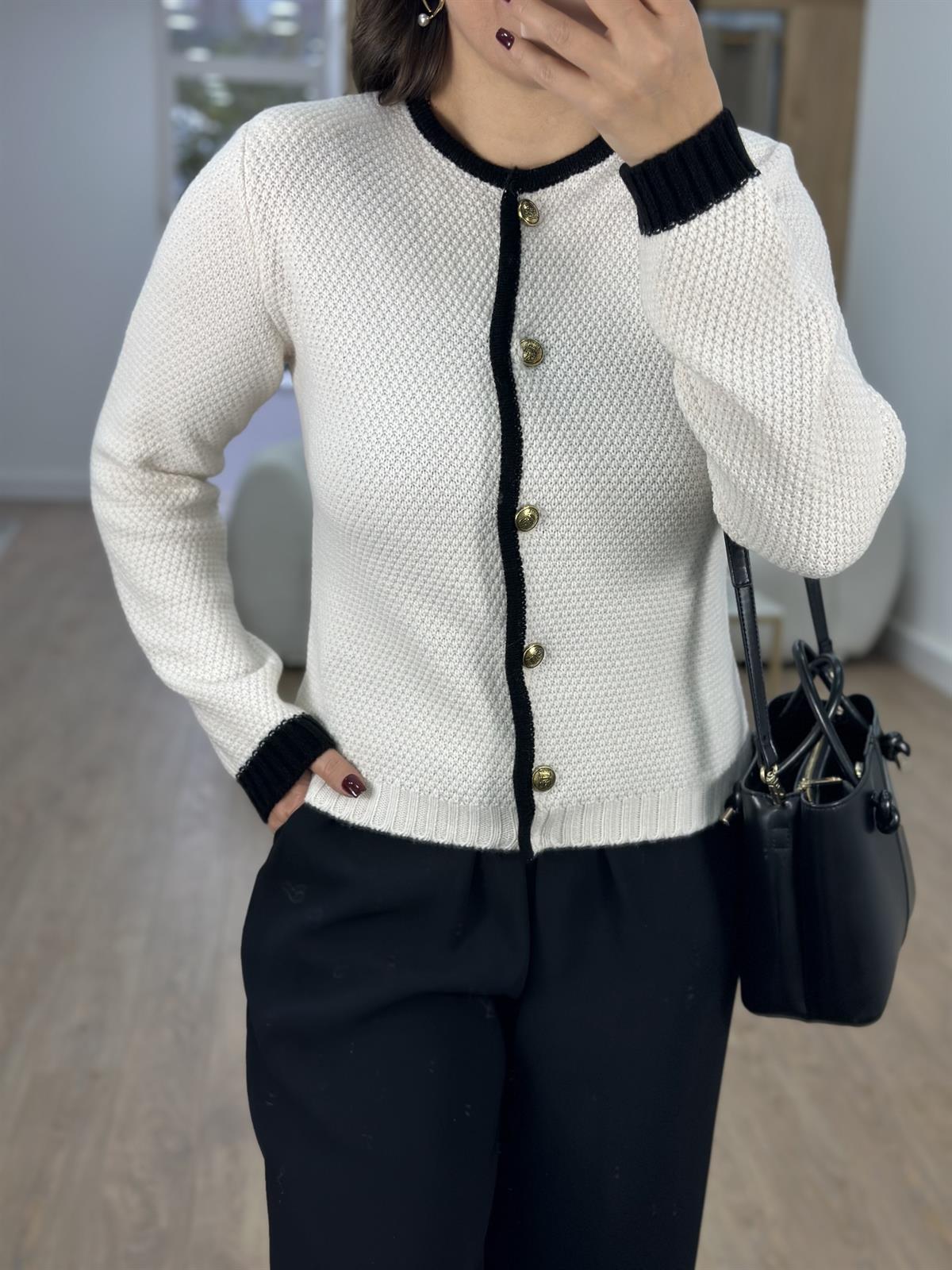 Gold Düğmeli Vatkalı İki Renk Hırka-Ekru