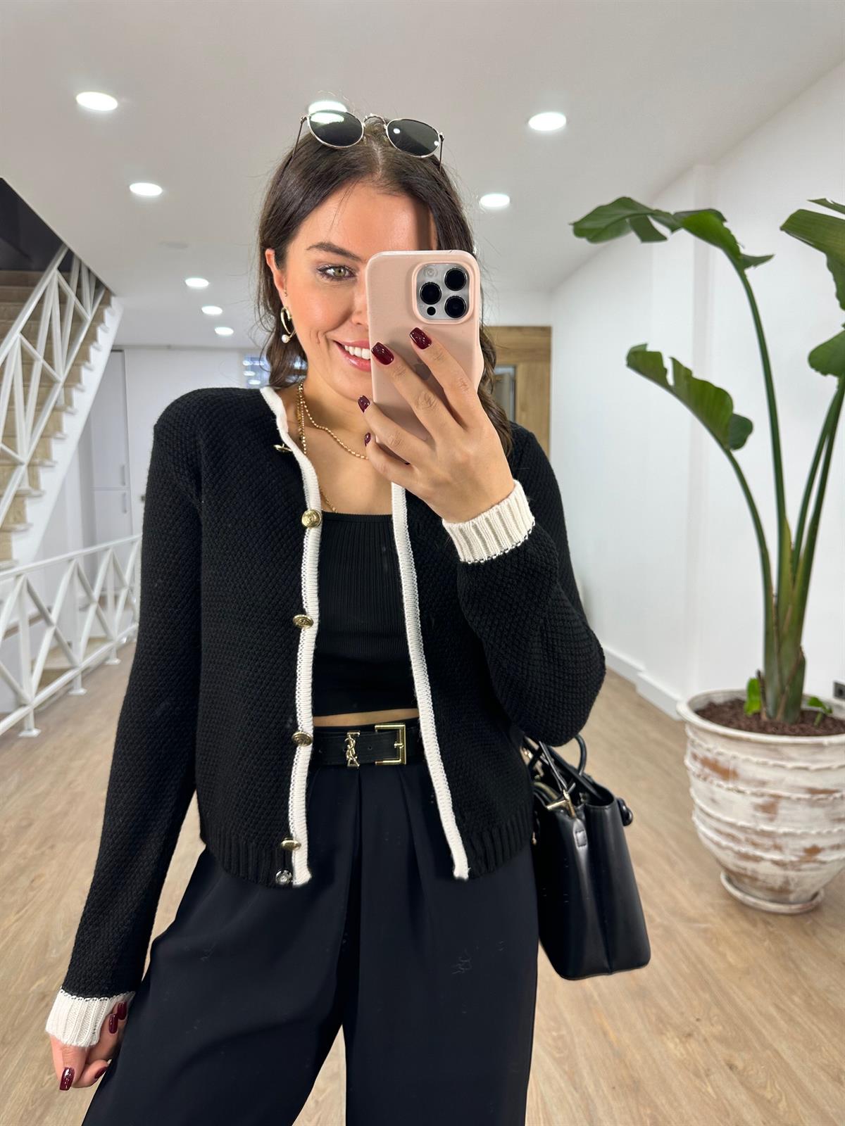 Gold Düğmeli Vatkalı İki Renk Hırka-Siyah