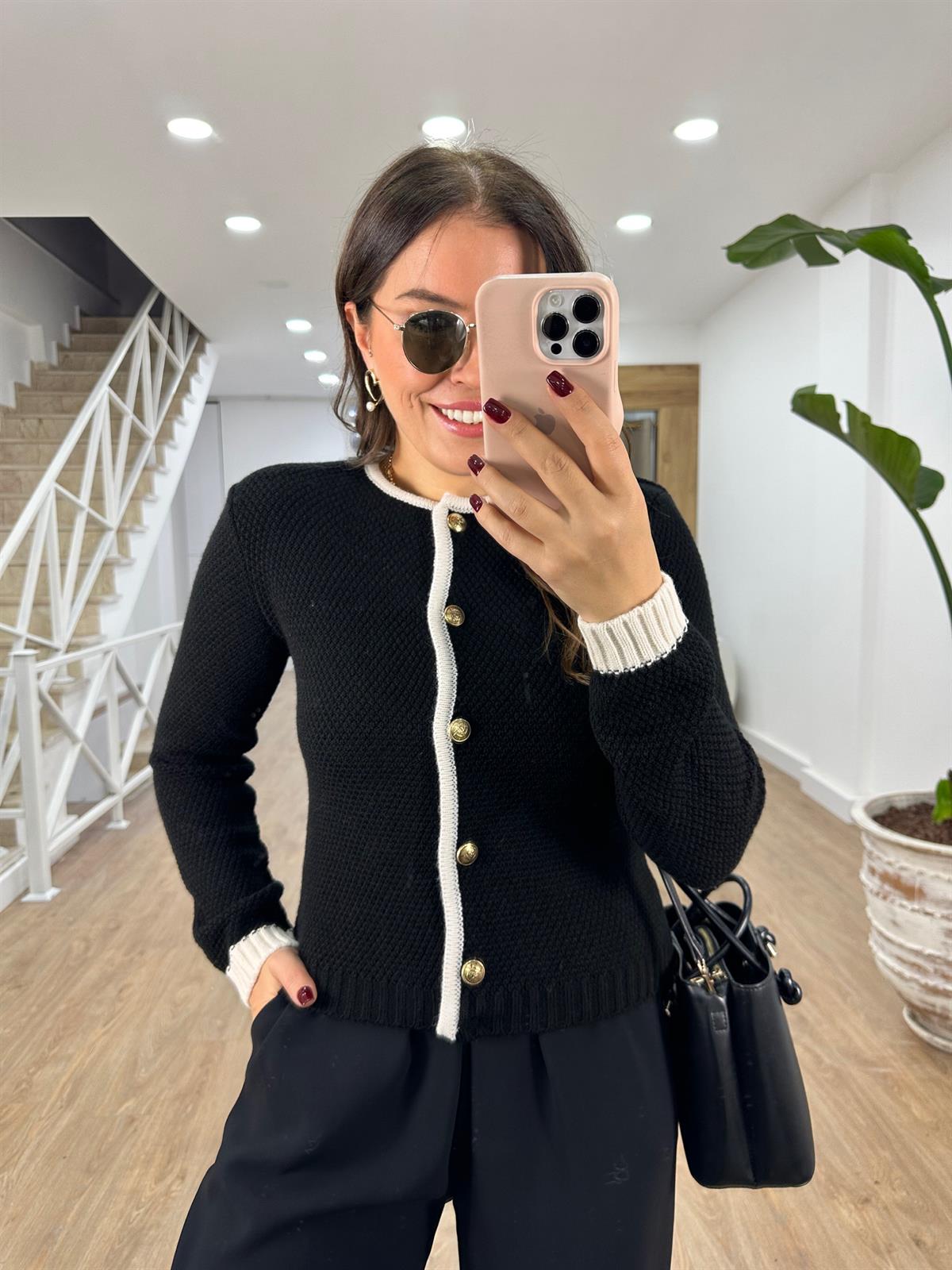 Gold Düğmeli Vatkalı İki Renk Hırka-Siyah