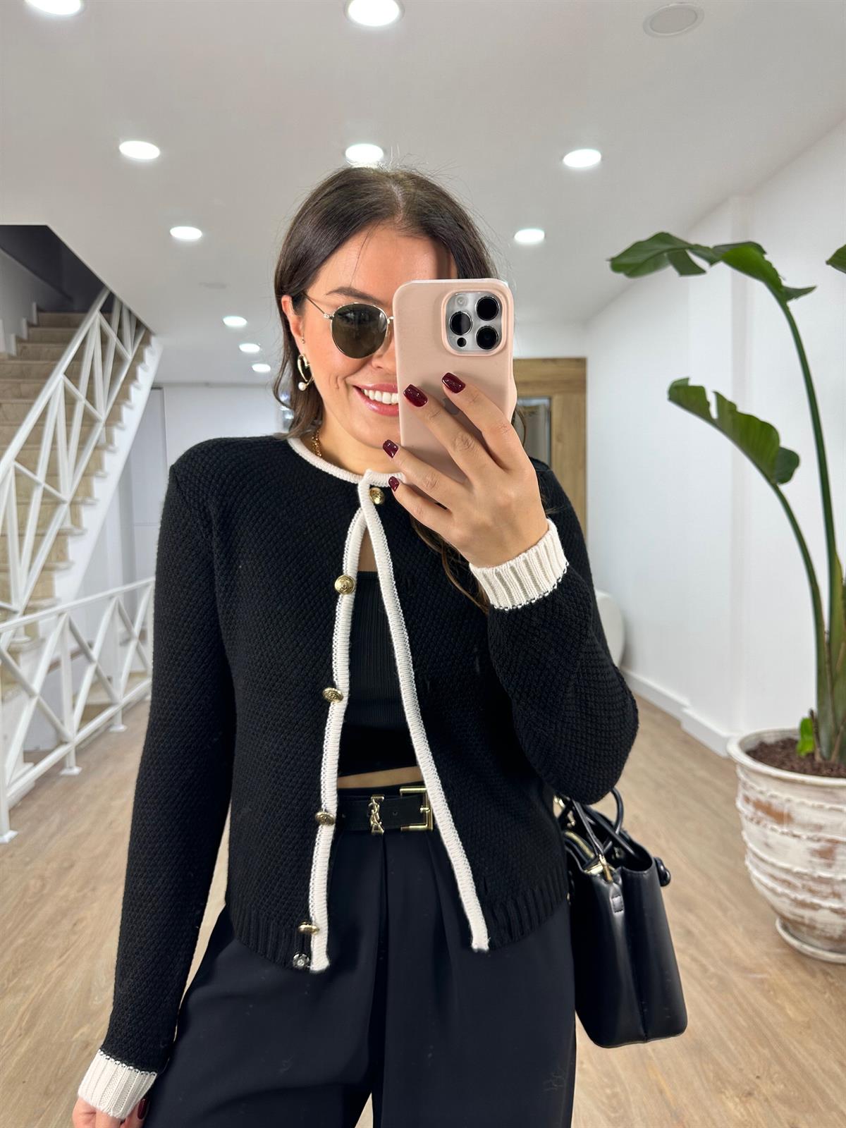 Gold Düğmeli Vatkalı İki Renk Hırka-Siyah