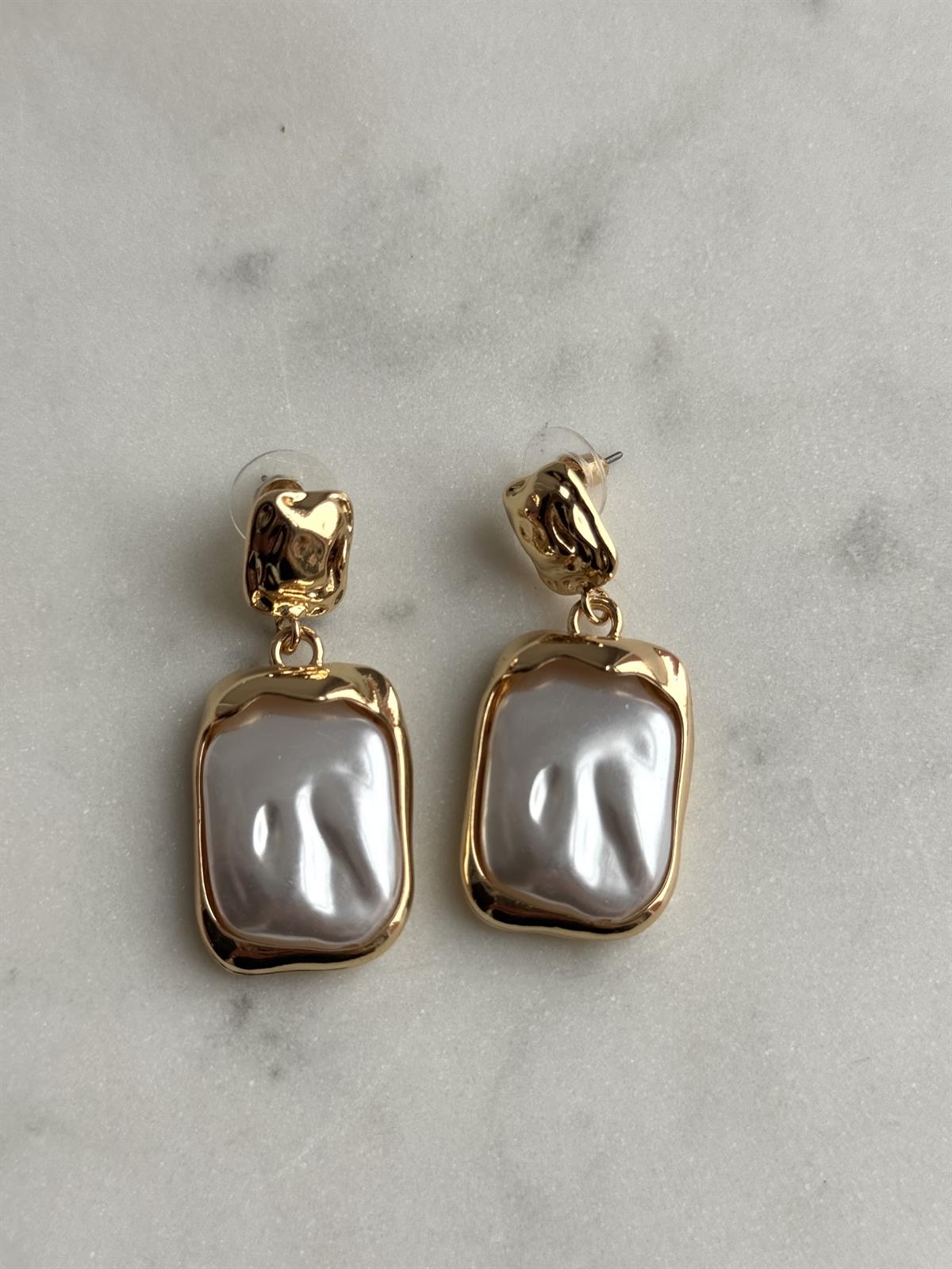 Gold Plaka Kare İnci Detay Küpe 4 cm