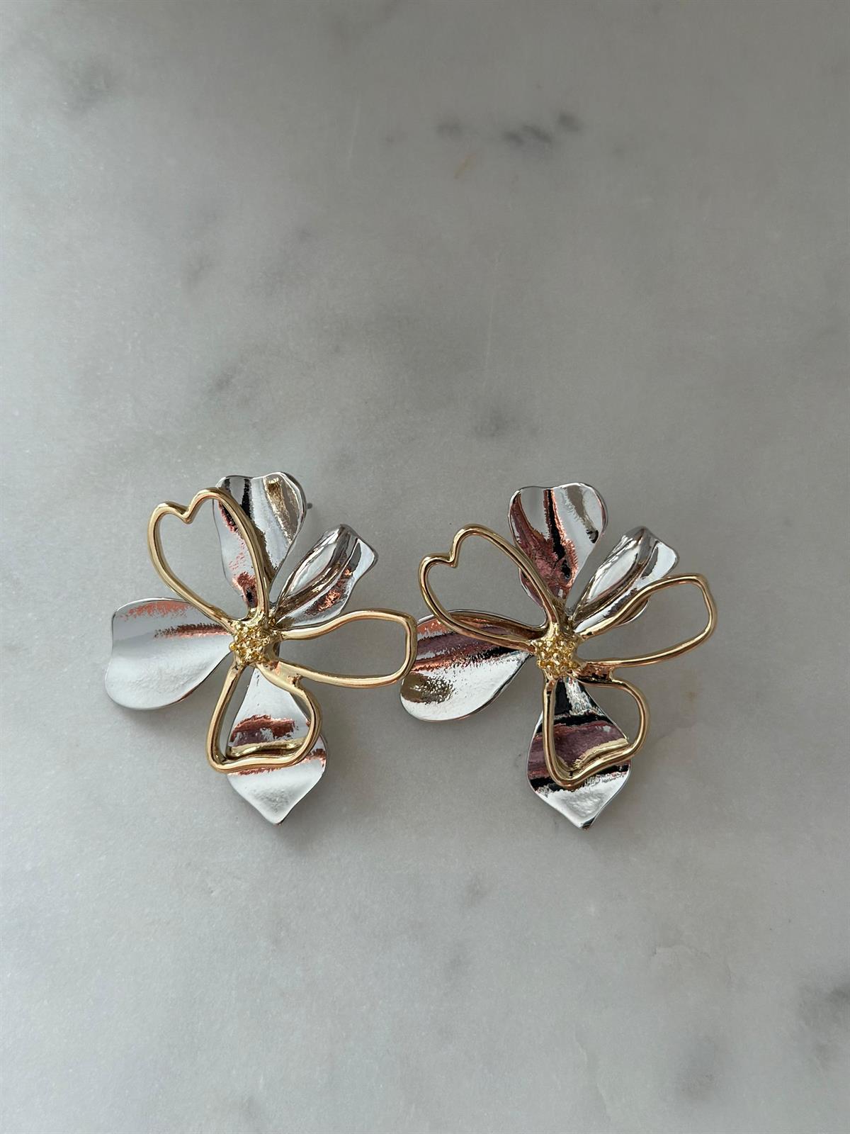 Gold Silver Detay Çiçek Küpe