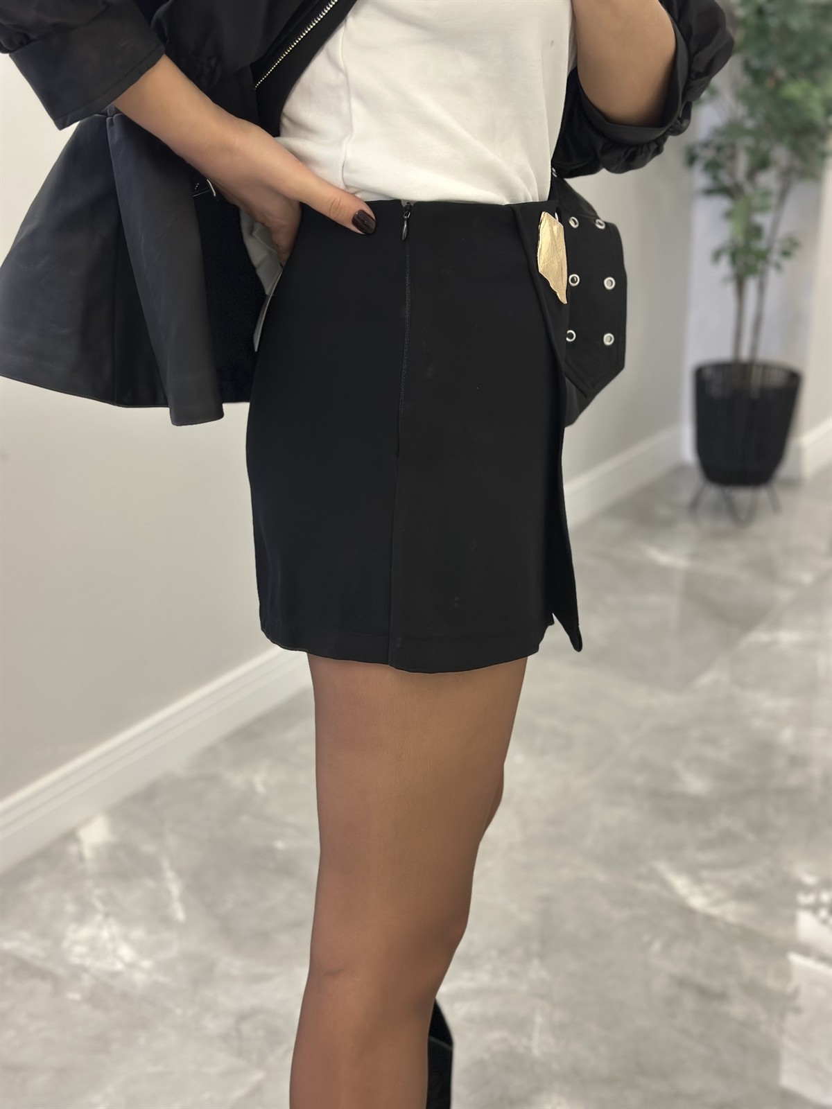 Gold Toka Detaylı Şort Etek - Siyah