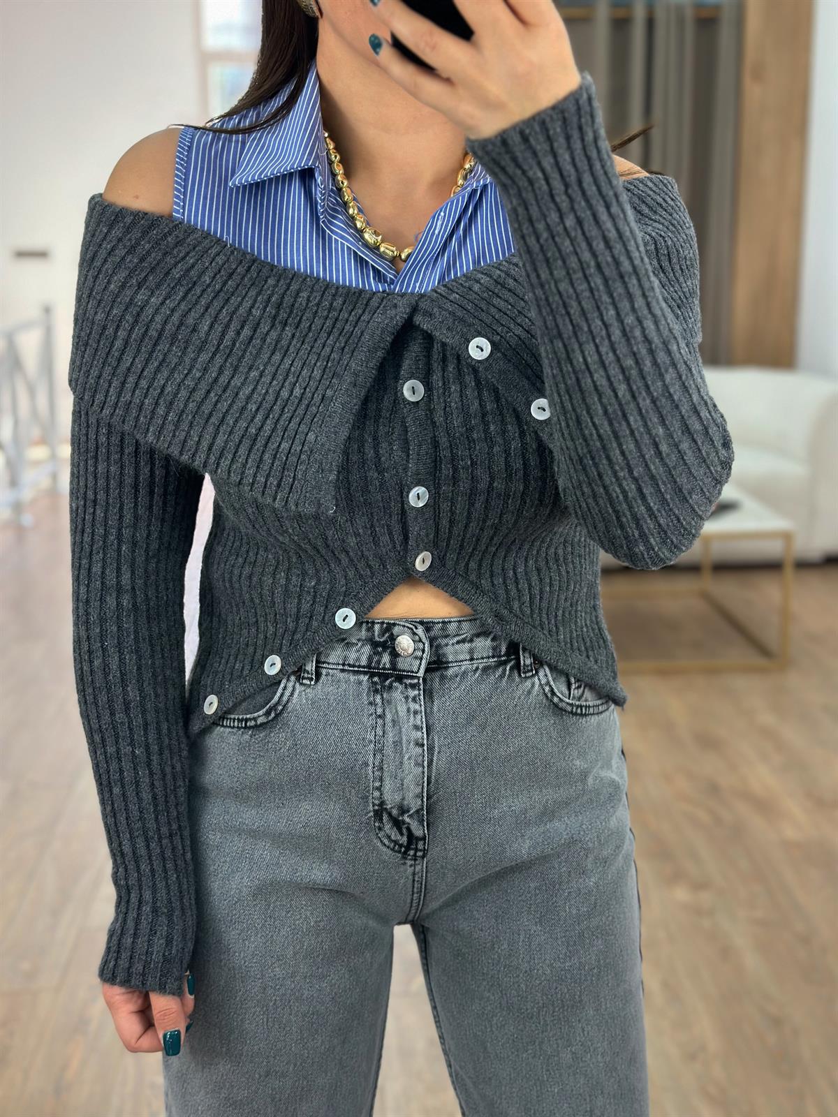 Gömlek Detay Degaje Yaka Triko Kazak