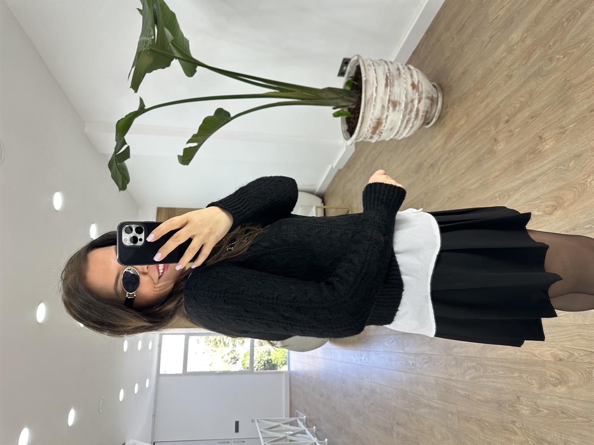 Gömlek Detaylı Saç Örgülü Kazak-Siyah