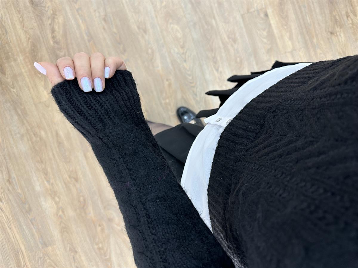 Gömlek Detaylı Saç Örgülü Kazak-Siyah