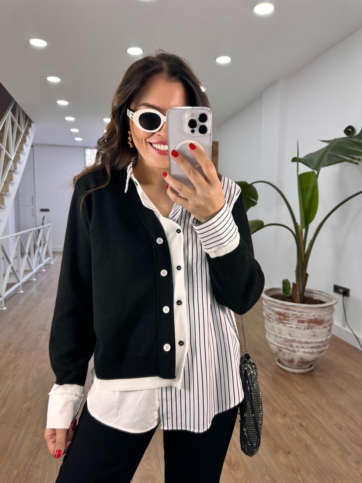 Gömlek Detaylı Tasarım Hırka - Siyah