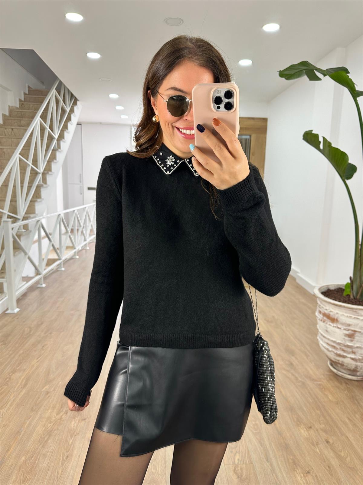 Gömlek Yaka Taşlı Triko-Siyah