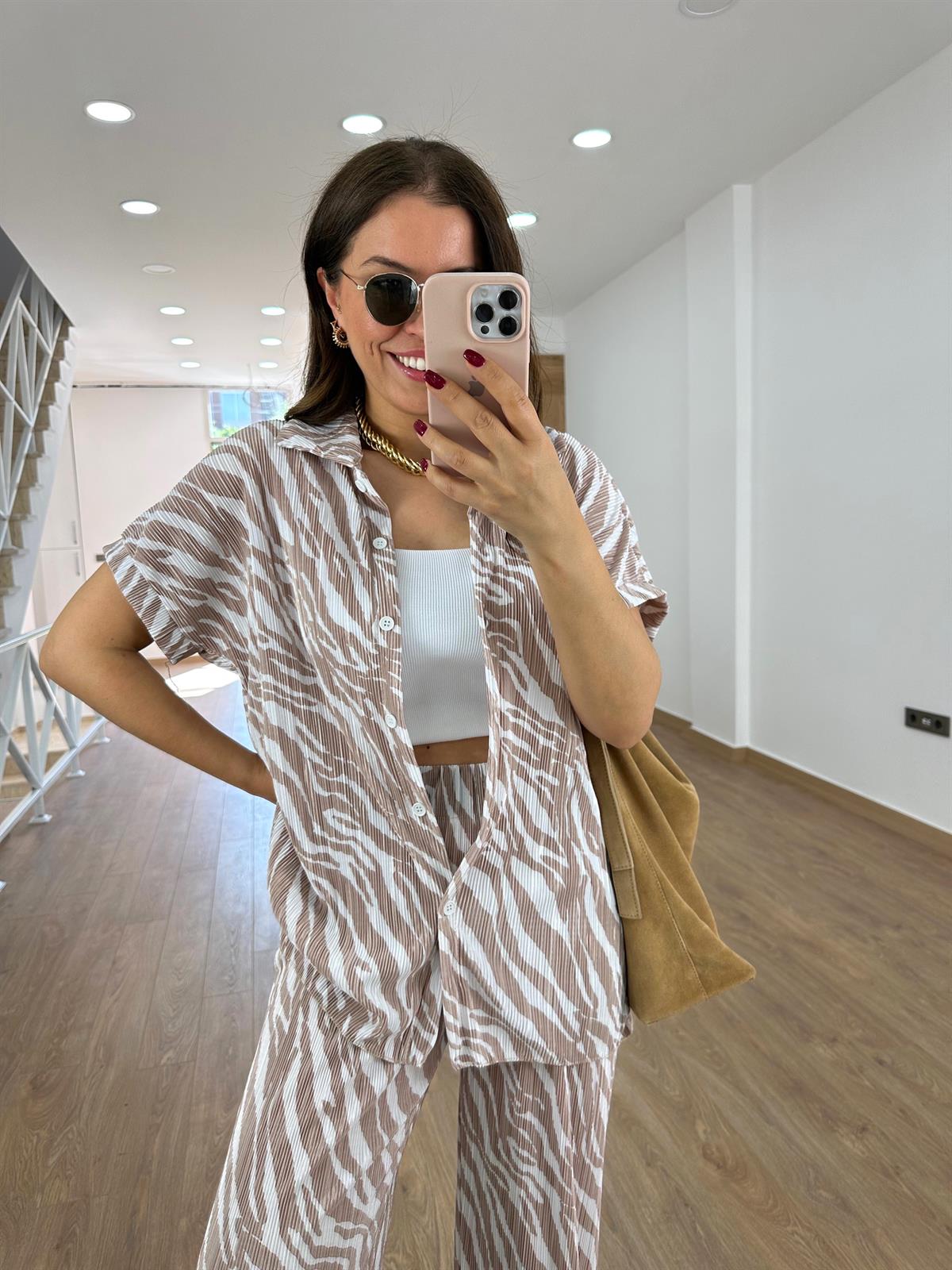 Gömlekli Piliseli Takım-Vizon