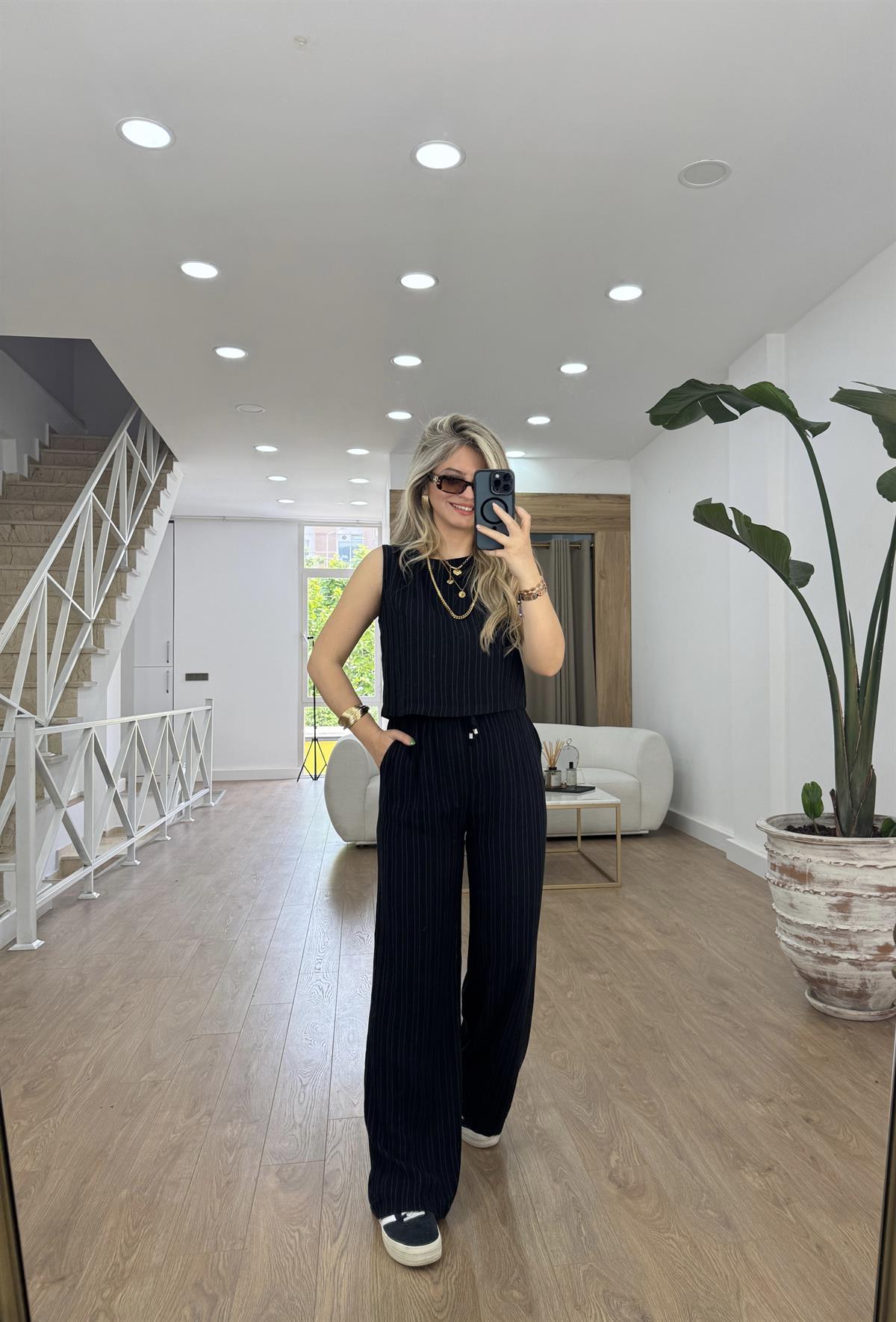 Gri Çizgili Sıfır Kol Siyah Takım