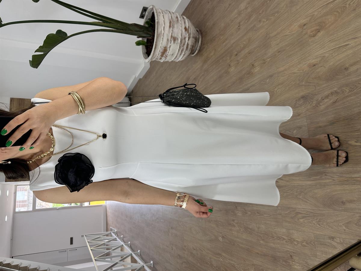 Gül Broşlu Kolsuz Elbise-Beyaz