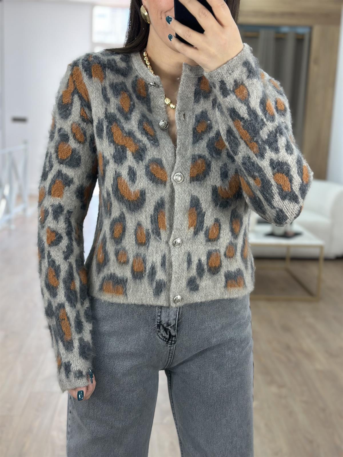 Gümüş Düğmeli Leopar Desen Hırka-Vizon