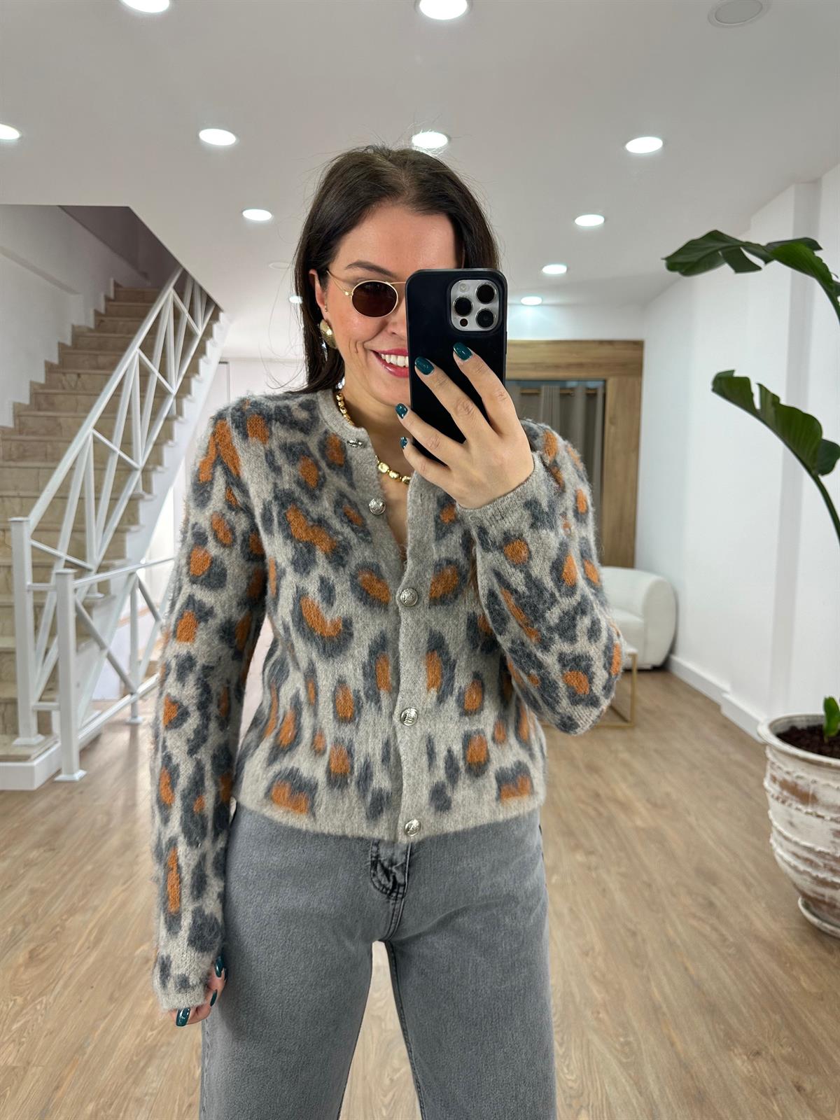 Gümüş Düğmeli Leopar Desen Hırka-Vizon