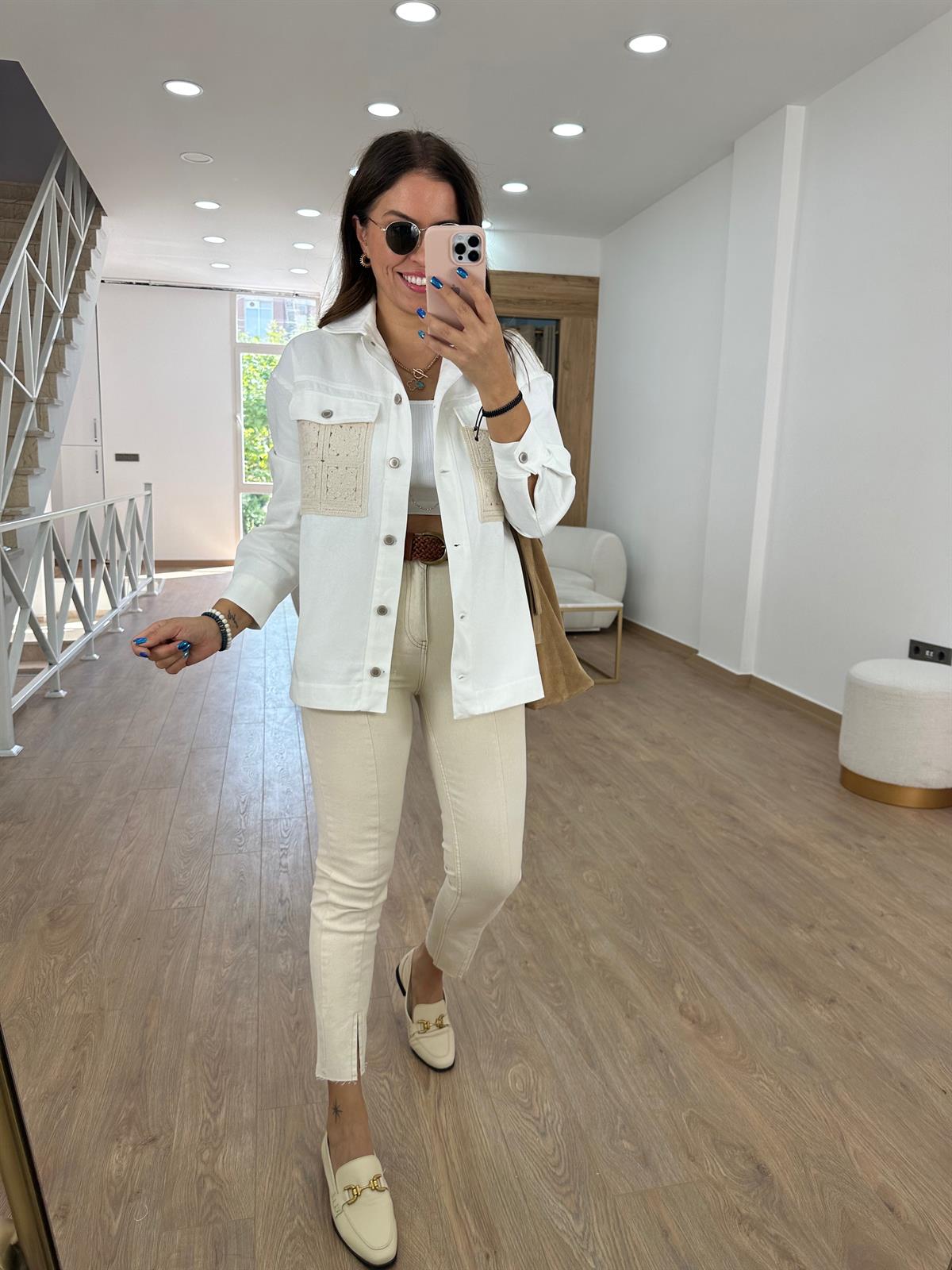 Güpür Detaylı Gabardin Ceket-Ekru