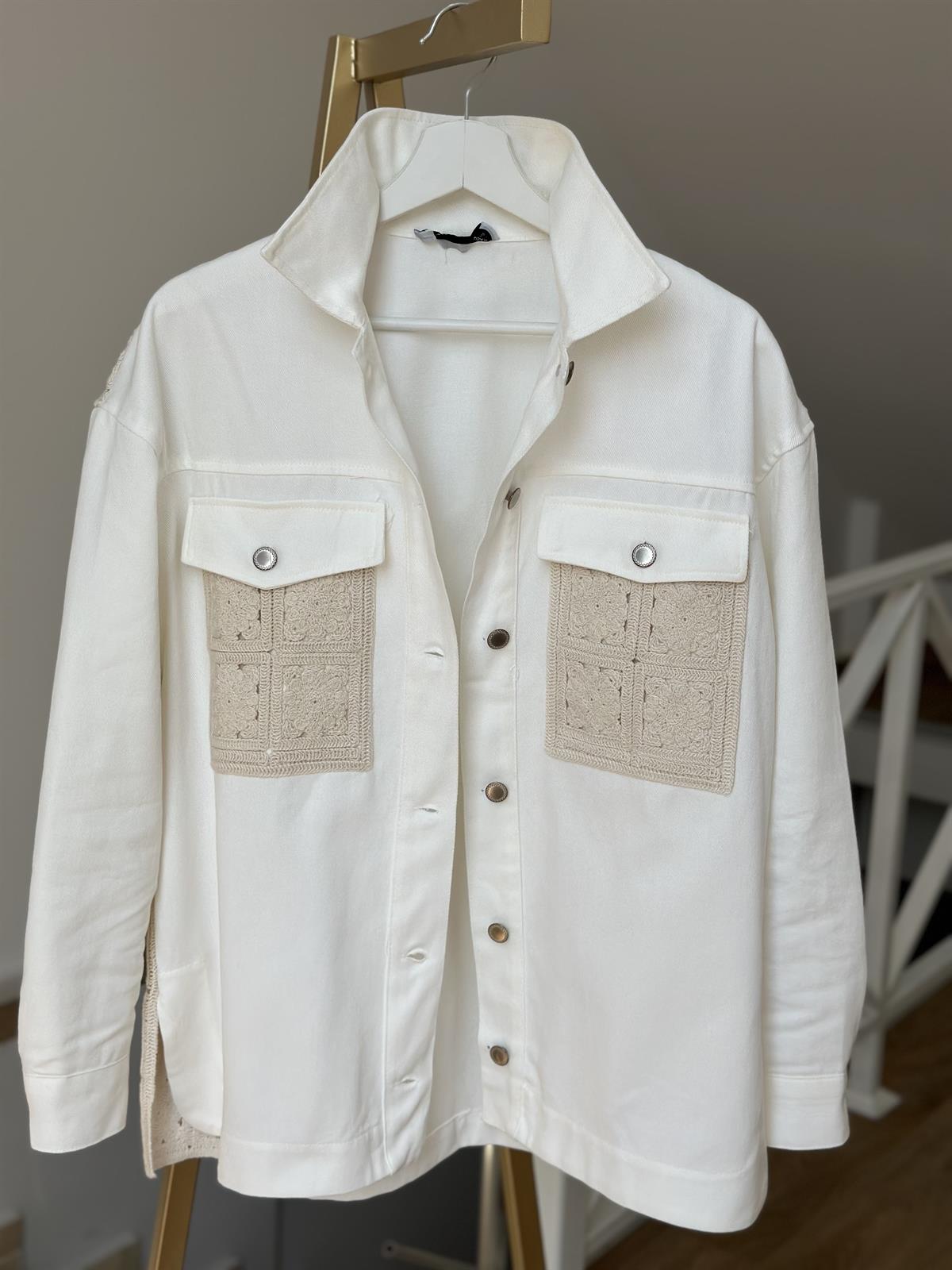 Güpür Detaylı Gabardin Ceket-Ekru