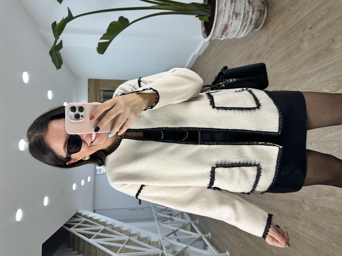 Güpür Detaylı Kaşe Ceket-Ekru