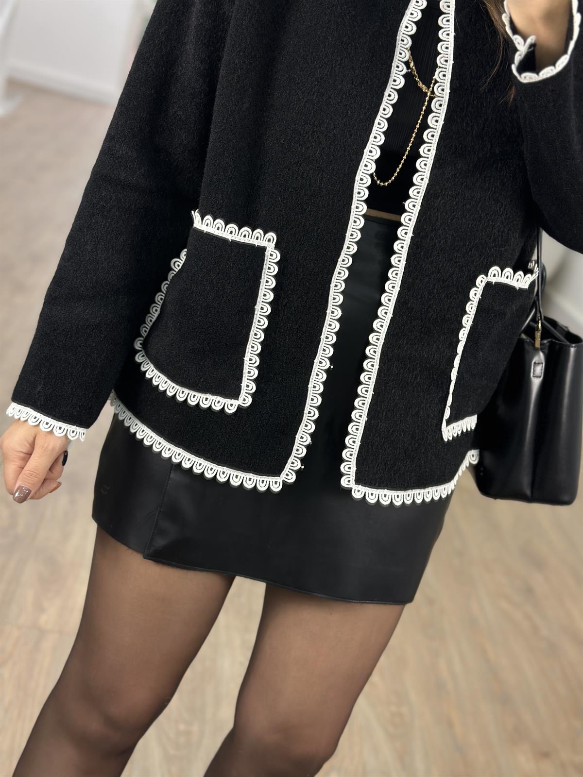 Güpür Detaylı Kaşe Ceket-Siyah