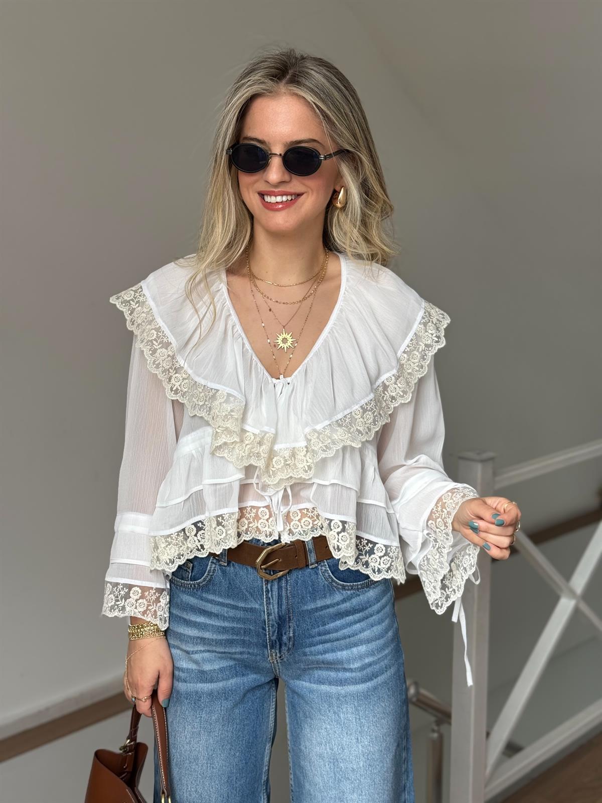 Güpürlü Tasarım Bluz