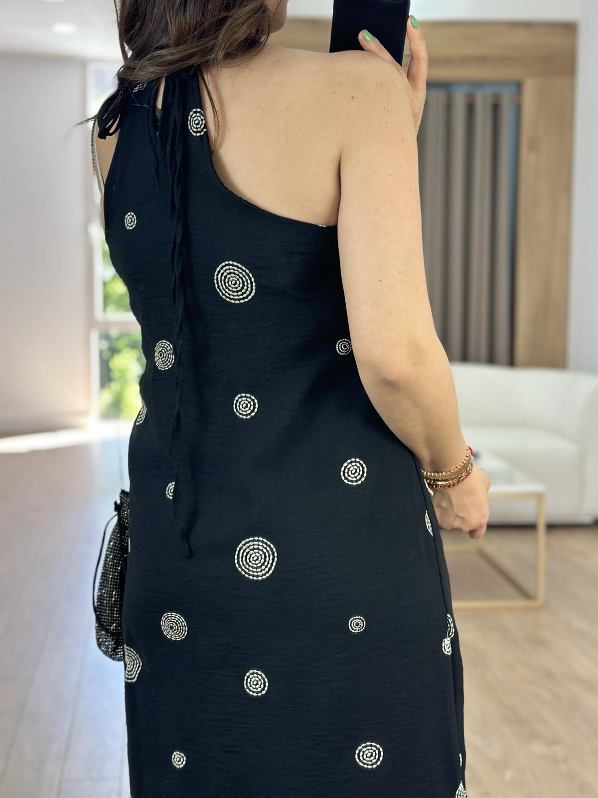 Halter Yaka Nakışlı Elbise