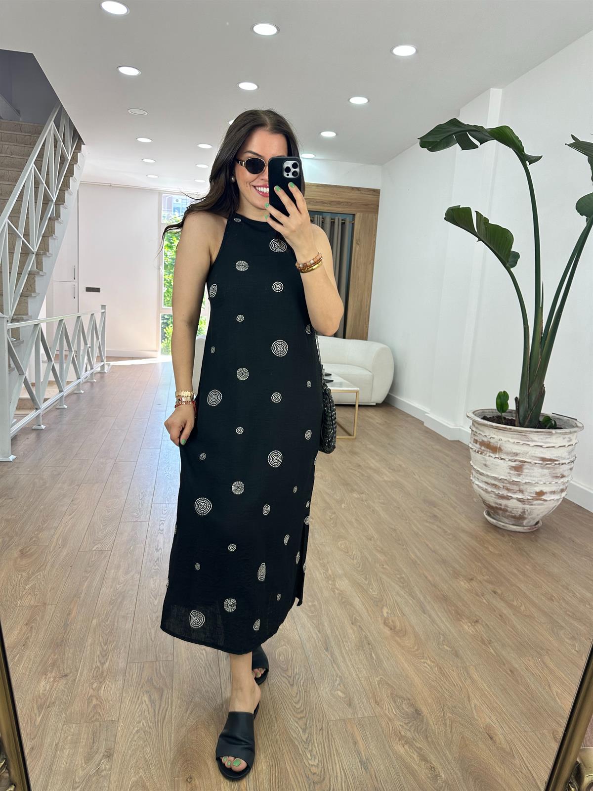 Halter Yaka Nakışlı Elbise