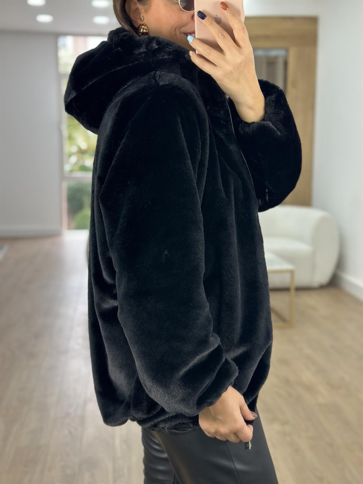 İçerisi Astarlı Kapüşonlu Kürk-Siyah