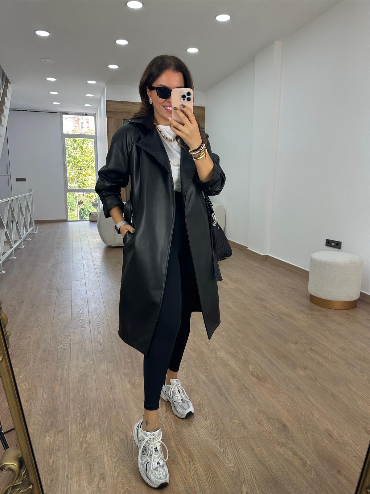 İçerisi Astarlı Kuşaklı Deri Trenç- Siyah