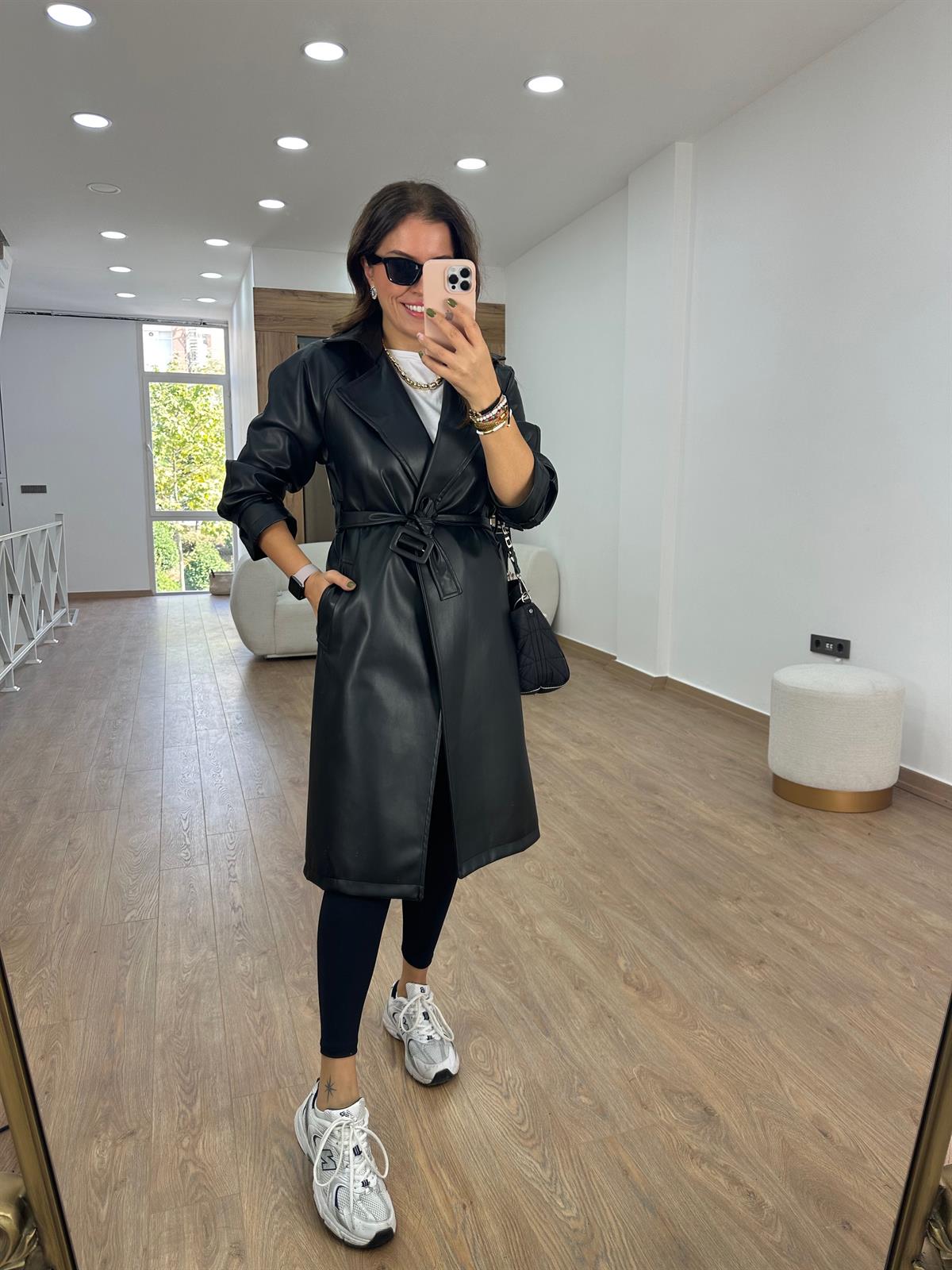 İçerisi Astarlı Kuşaklı Deri Trenç- Siyah