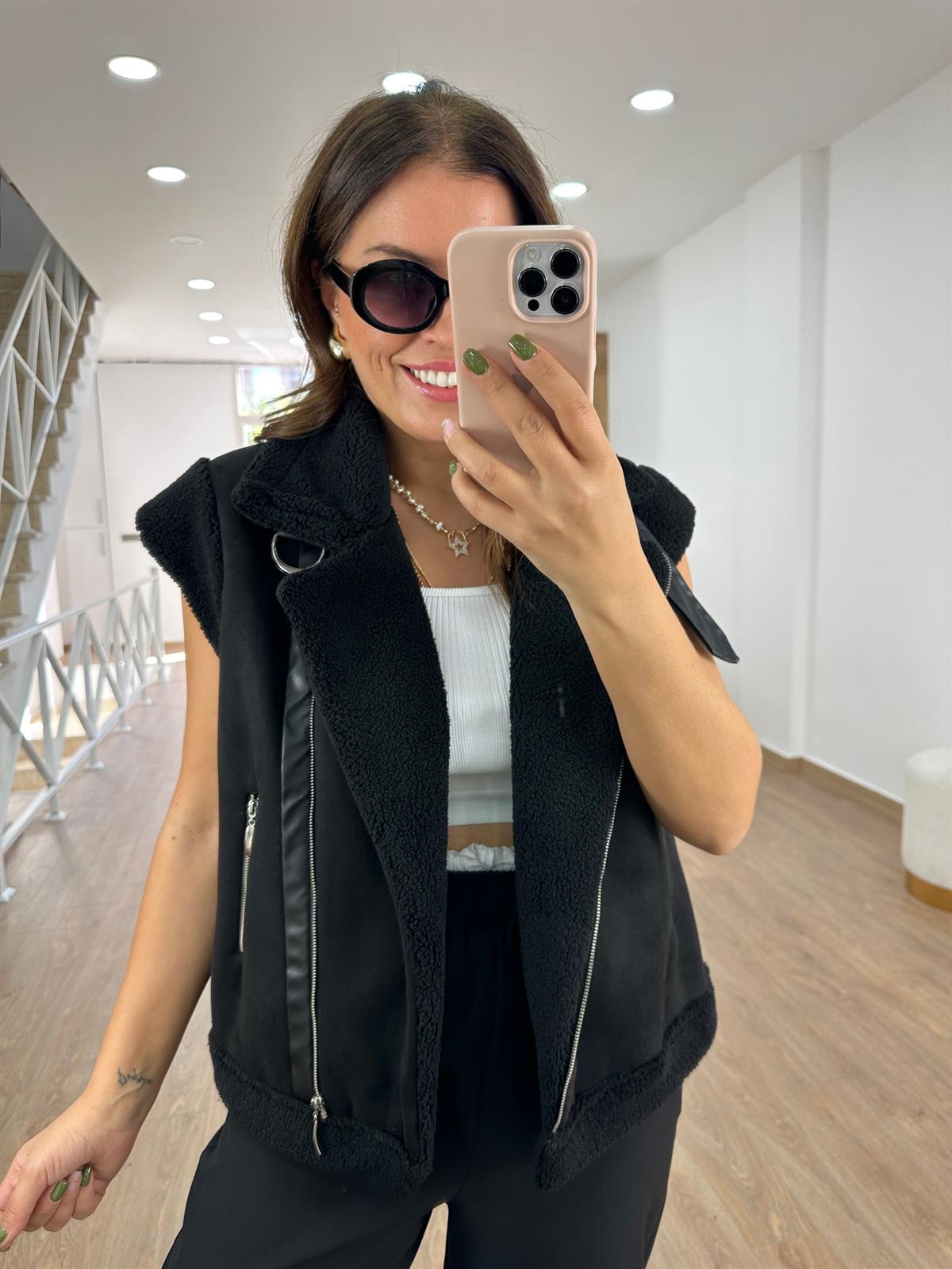 İçerisi Yumuşacık Kürklü Güderi Yelek - Siyah