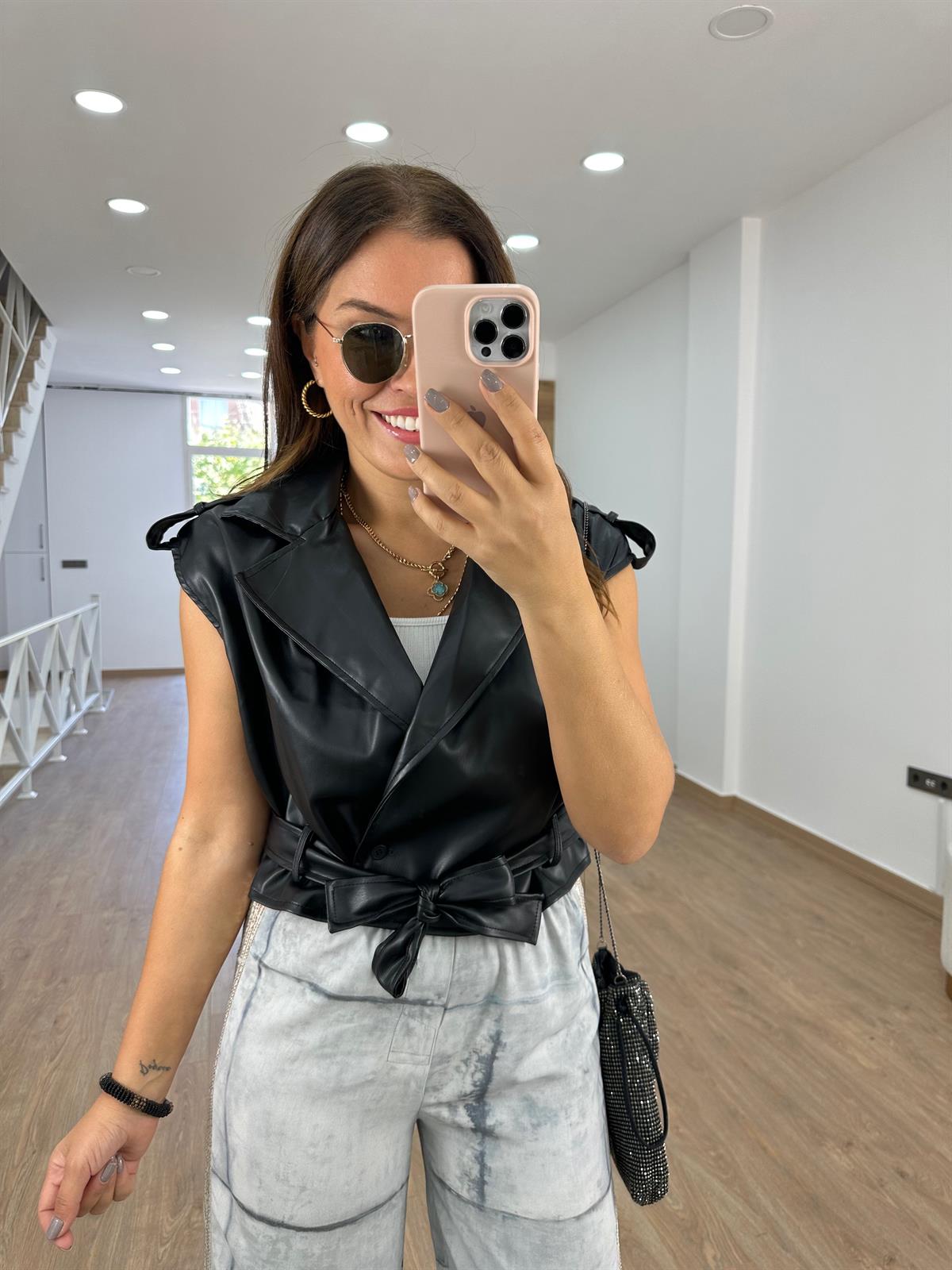 İçi Astarlı Apoletli Deri Yelek