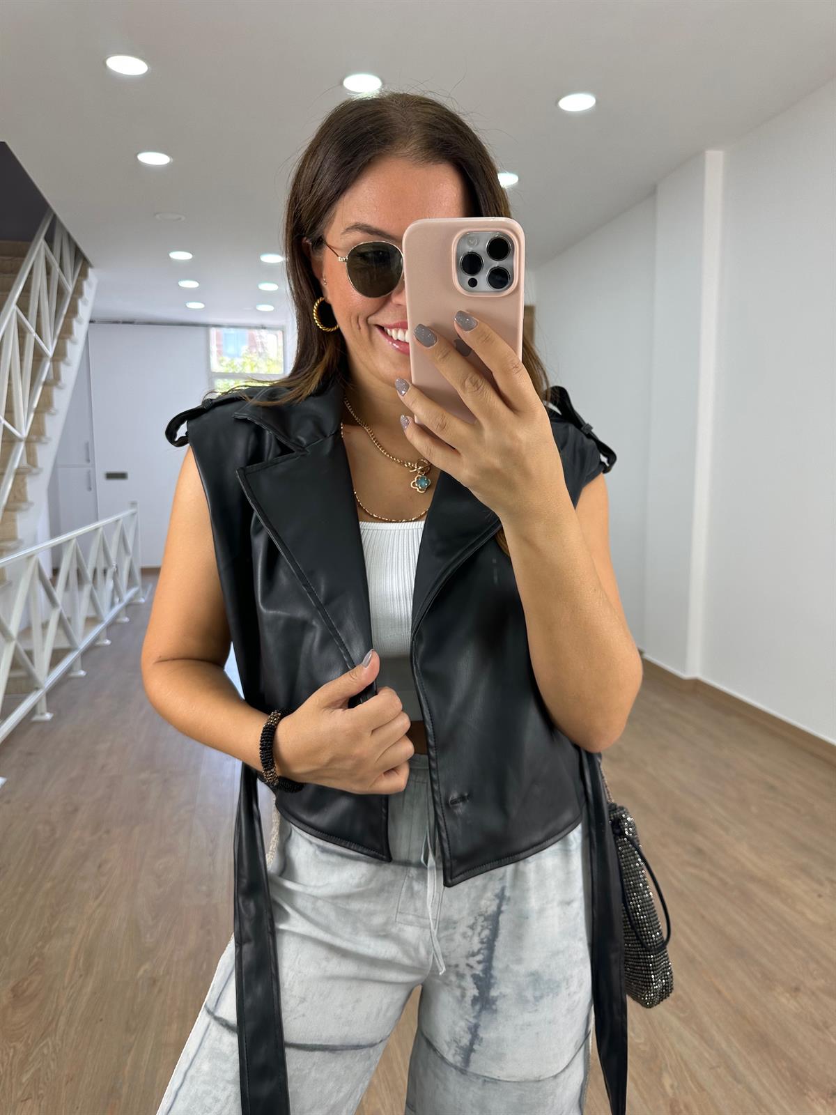 İçi Astarlı Apoletli Deri Yelek