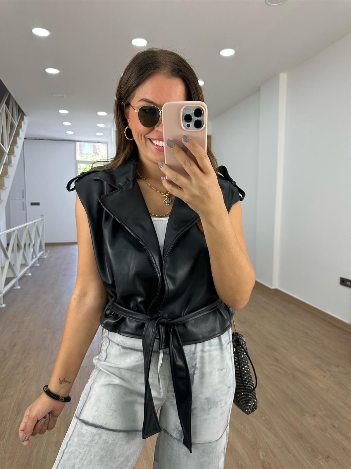 İçi Astarlı Apoletli Deri Yelek