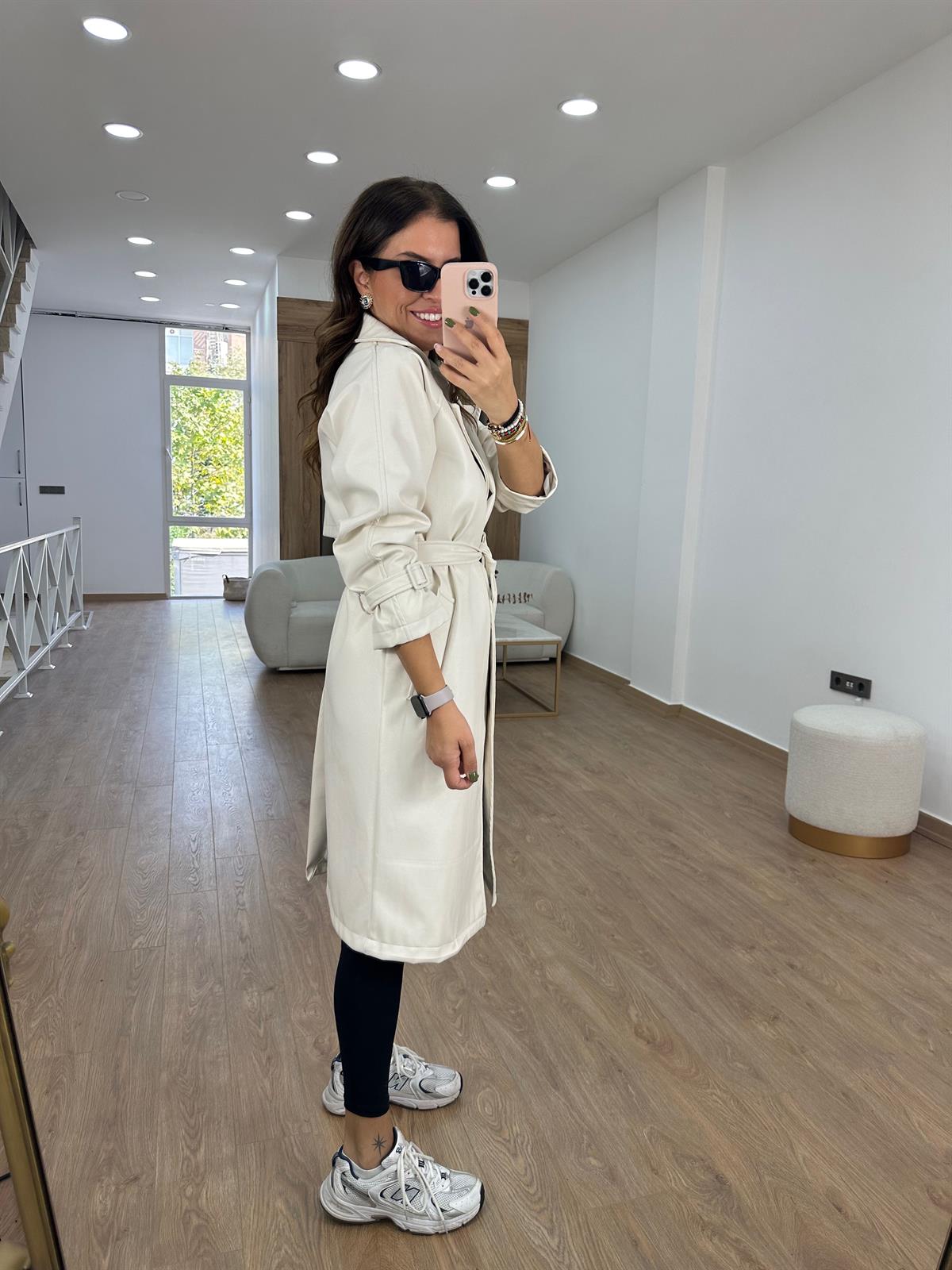 İçi Astarlı Kuşaklı Deri Trenç- Beyaz