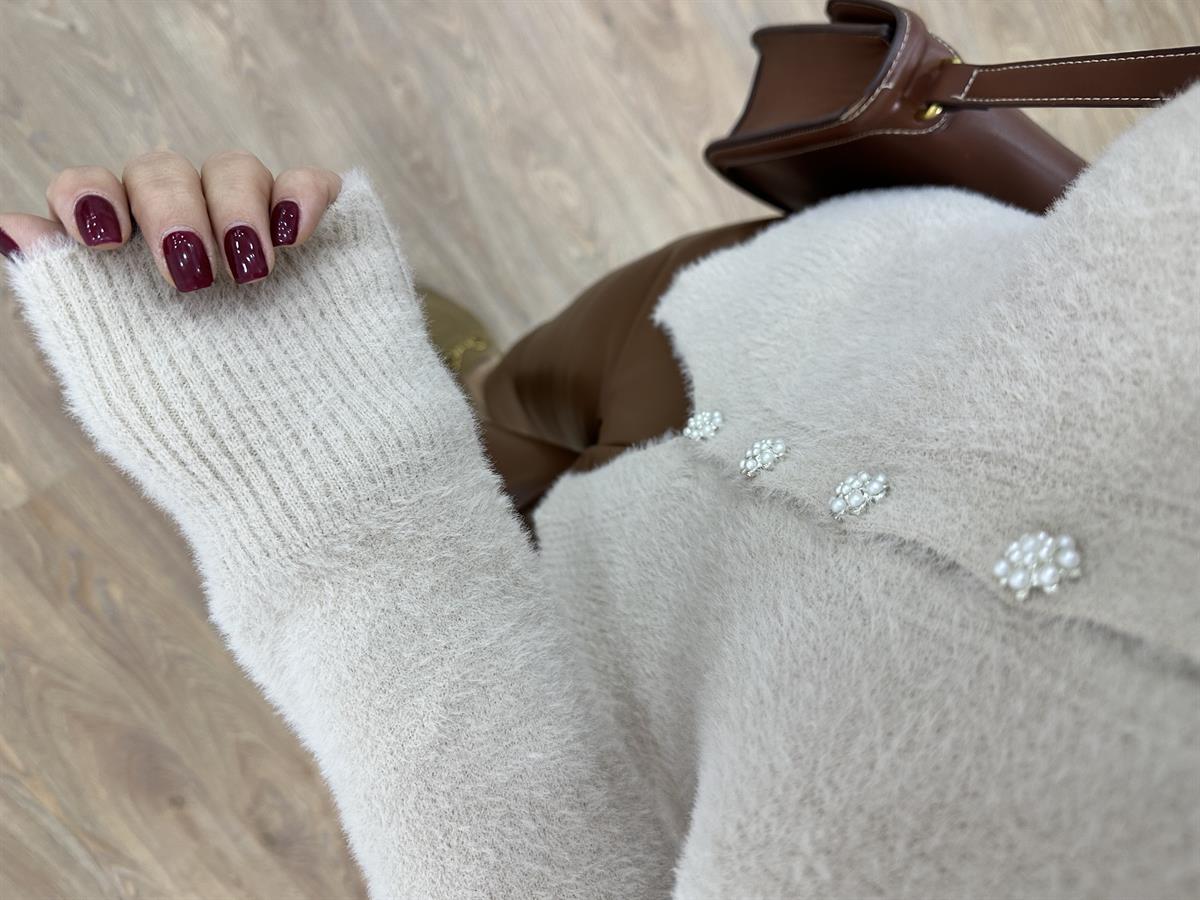 İnci Düğmeli Tüylü Yumoş Hırka-Bej