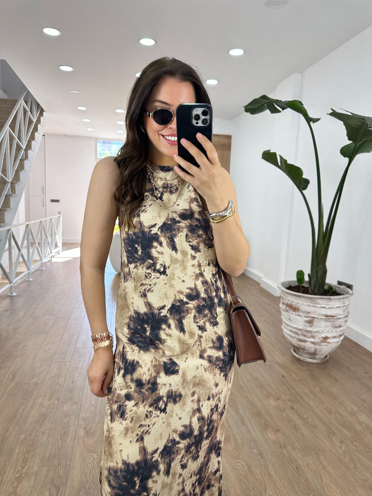 Kahverengi Desenli Yandan Yırtmaçlı Elbise