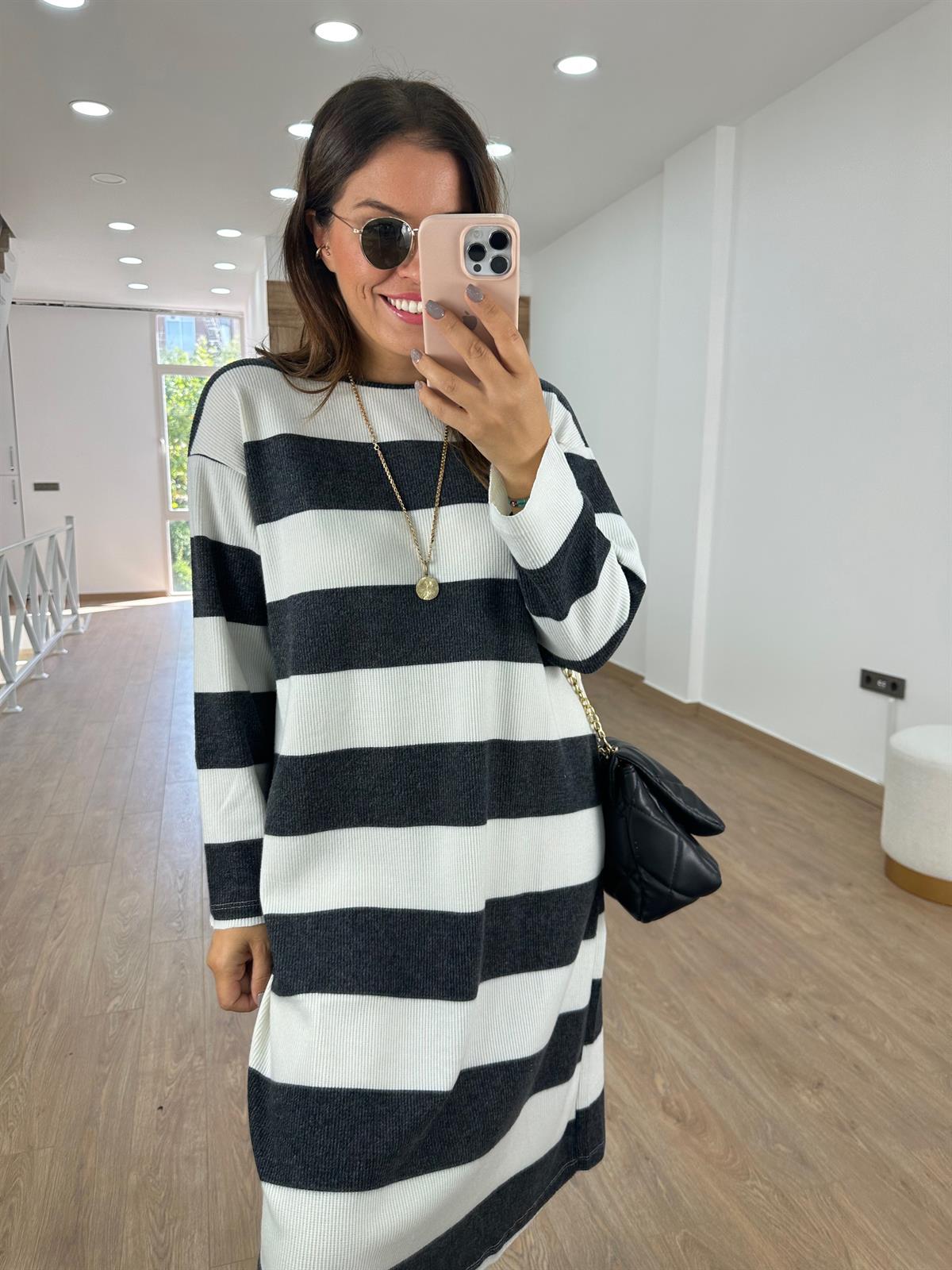 Kalın Çizgili Yumuşacık Dokuda Salaş Elbise - Siyah