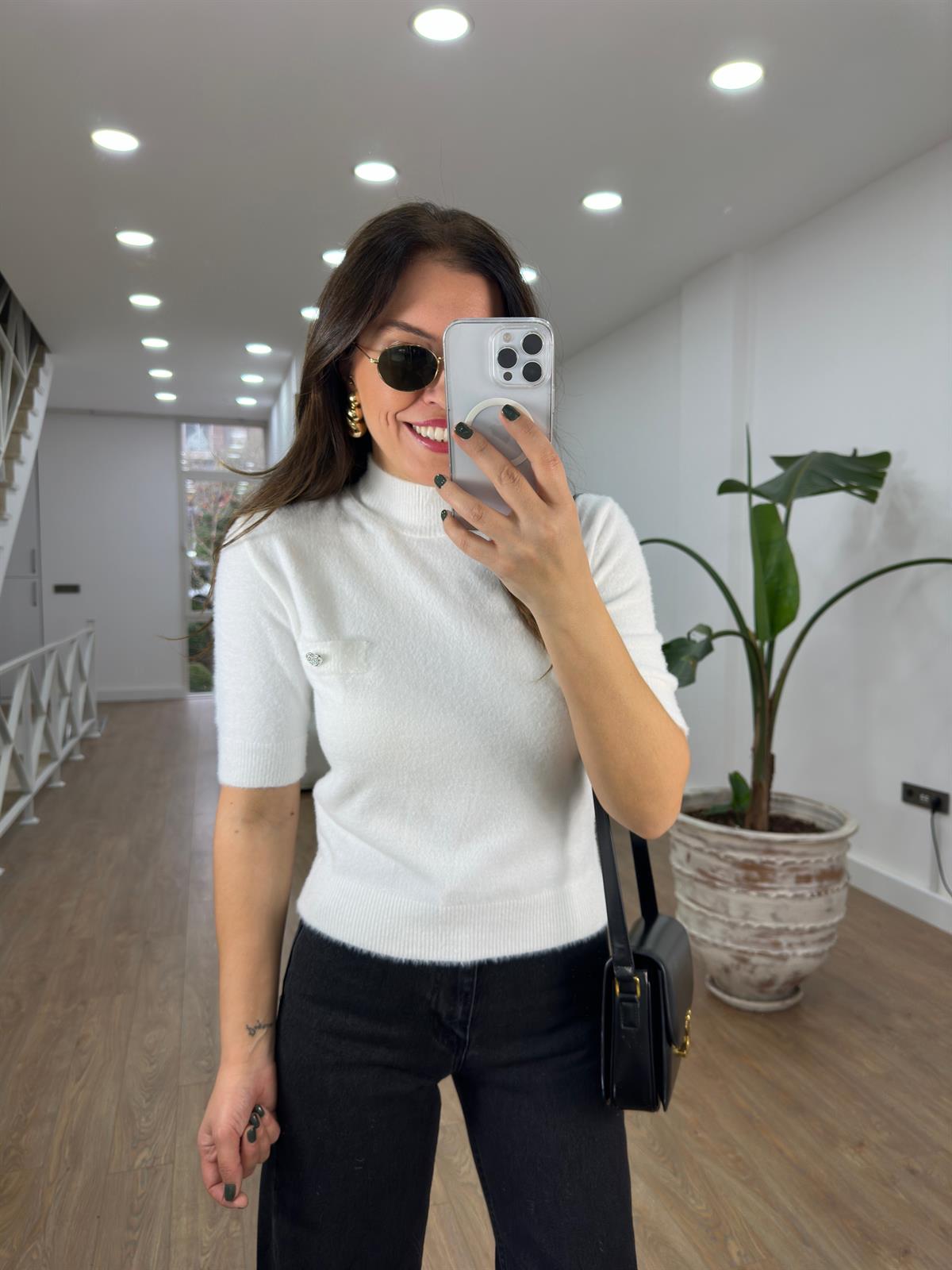 Kalp Detaylı Balıkçı Yaka Sakallı Triko Kazak - Beyaz