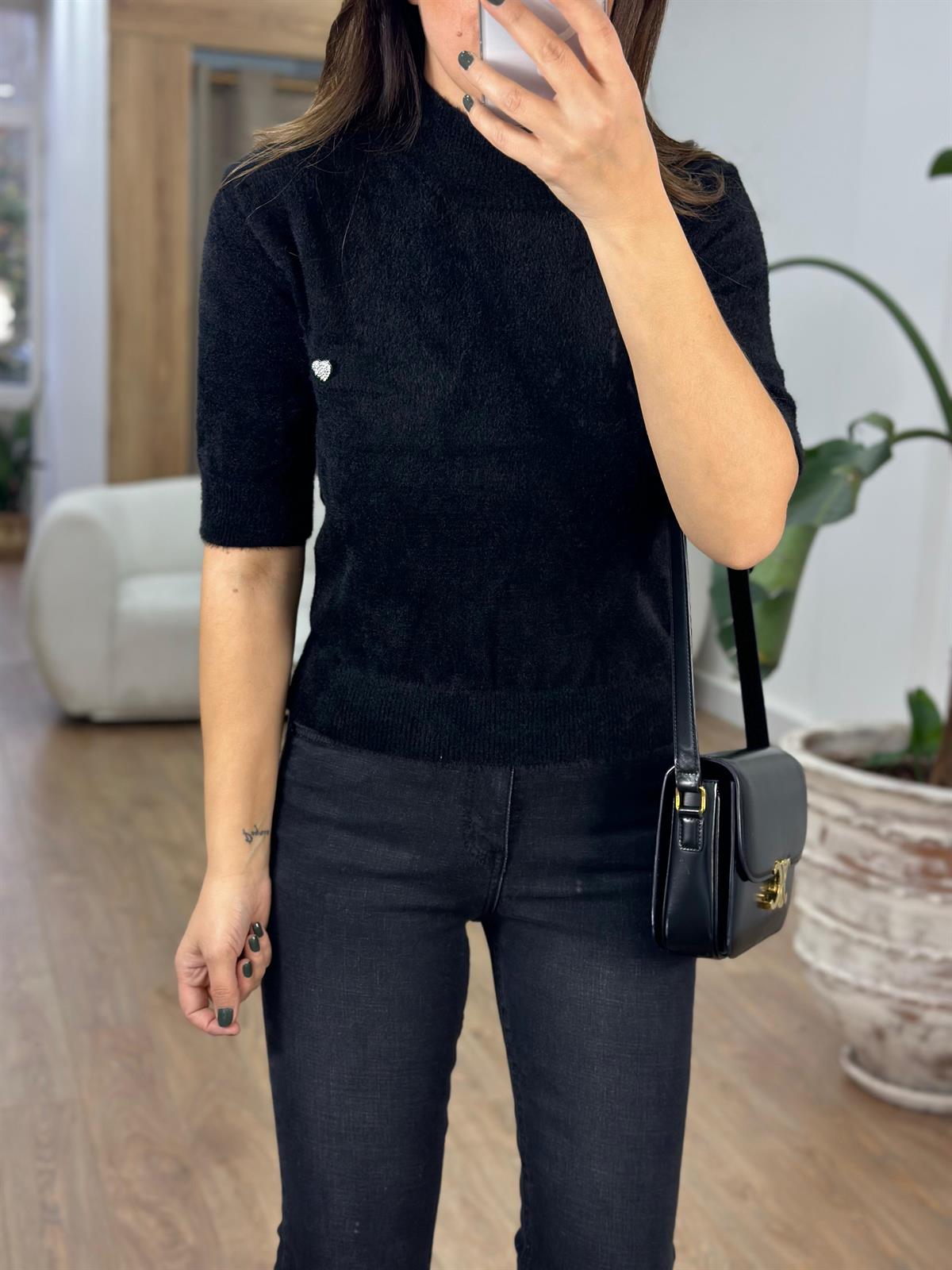 Kalp Detaylı Balıkçı Yaka Sakallı Triko Kazak - Siyah