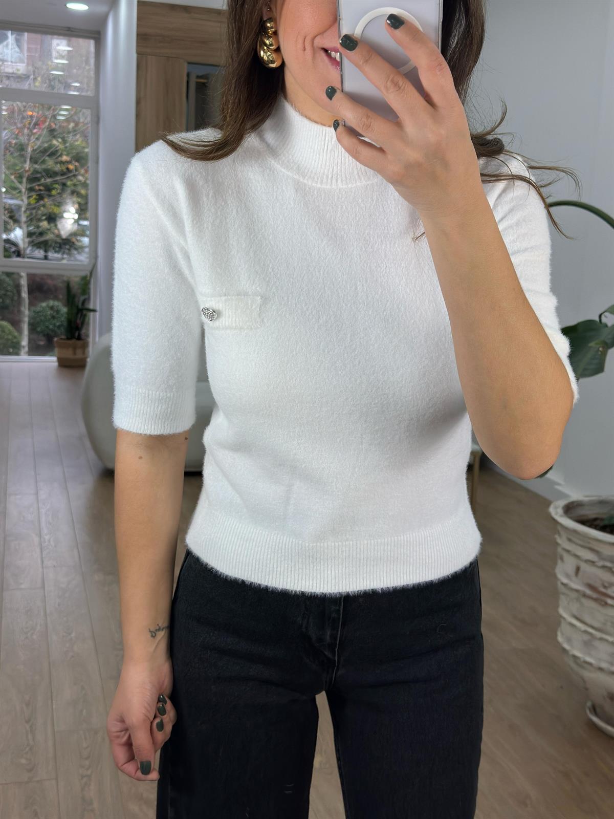 Kalp Detaylı Balıkçı Yaka Sakallı Triko Kazak - Beyaz