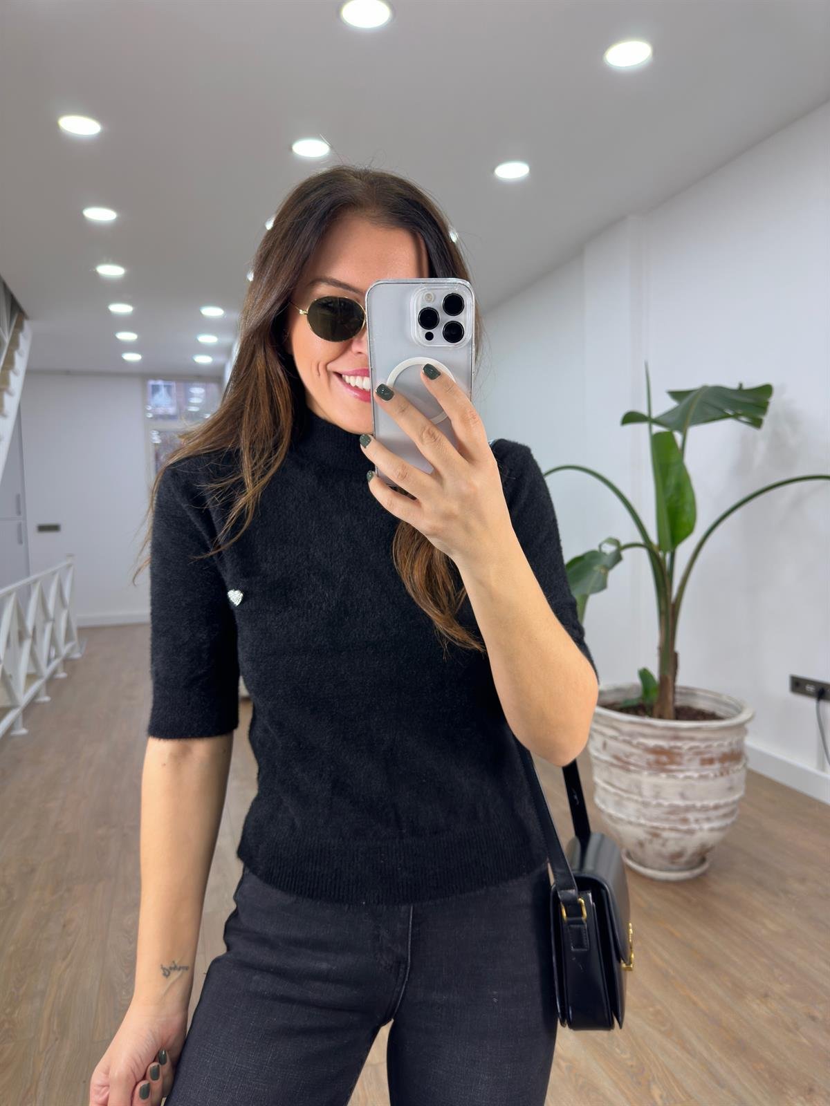 Kalp Detaylı Balıkçı Yaka Sakallı Triko Kazak - Siyah