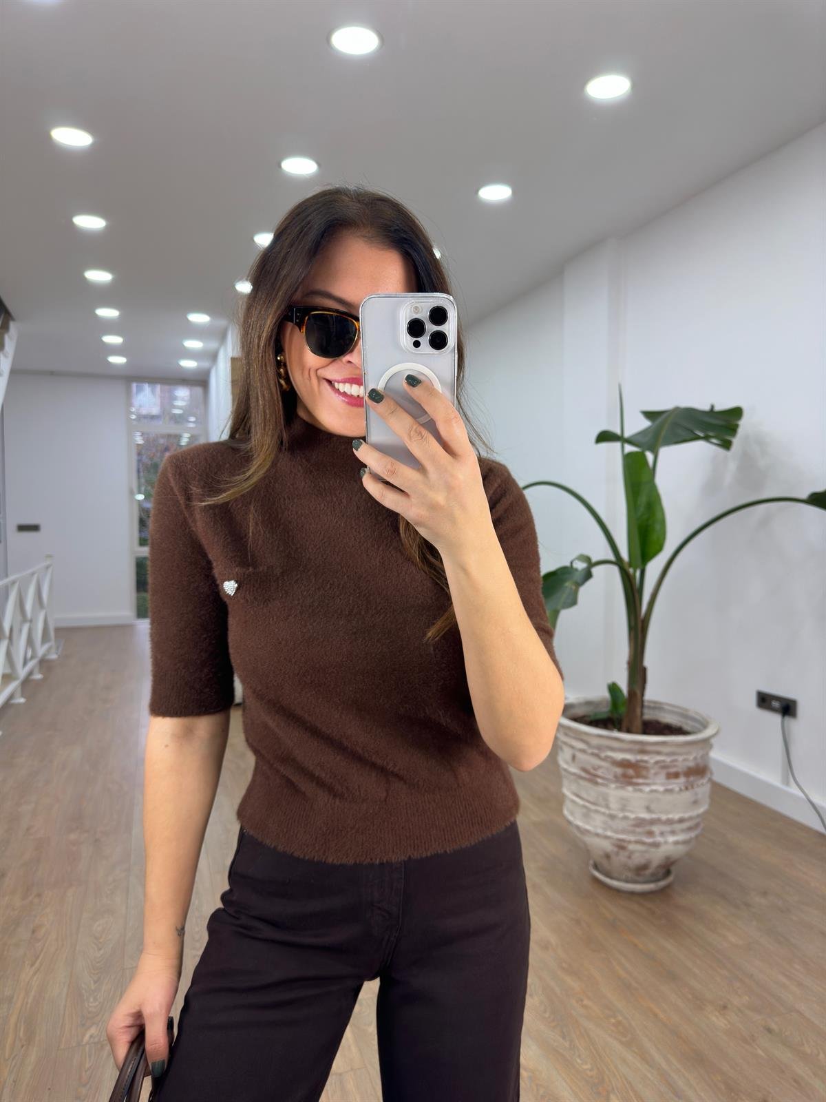 Kalp Detaylı Balıkçı Yaka Sakallı Triko Kazak - Kahverengi